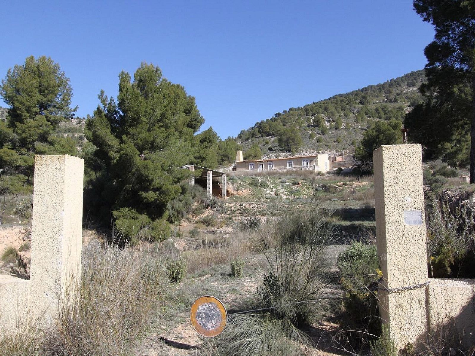 Resale - 3 Bedroom 2 Bathroom Villa in Petrer -  - Alicante