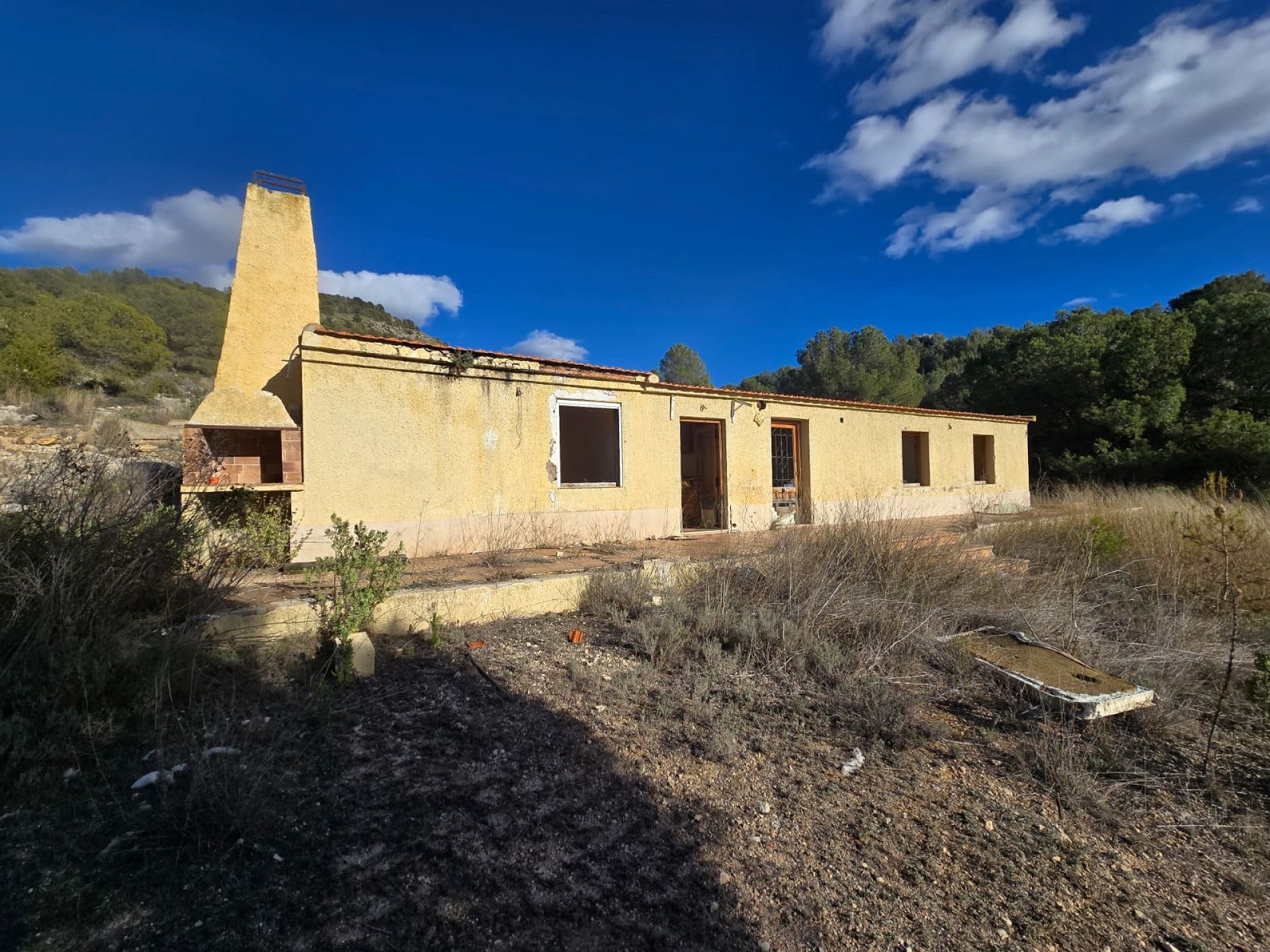 Resale - 3 Bedroom 2 Bathroom Villa in Petrer -  - Alicante