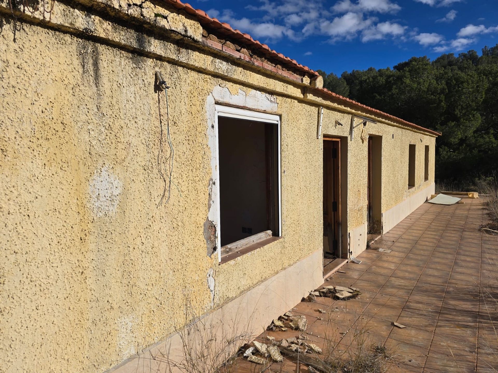 Resale - 3 Bedroom 2 Bathroom Villa in Petrer -  - Alicante