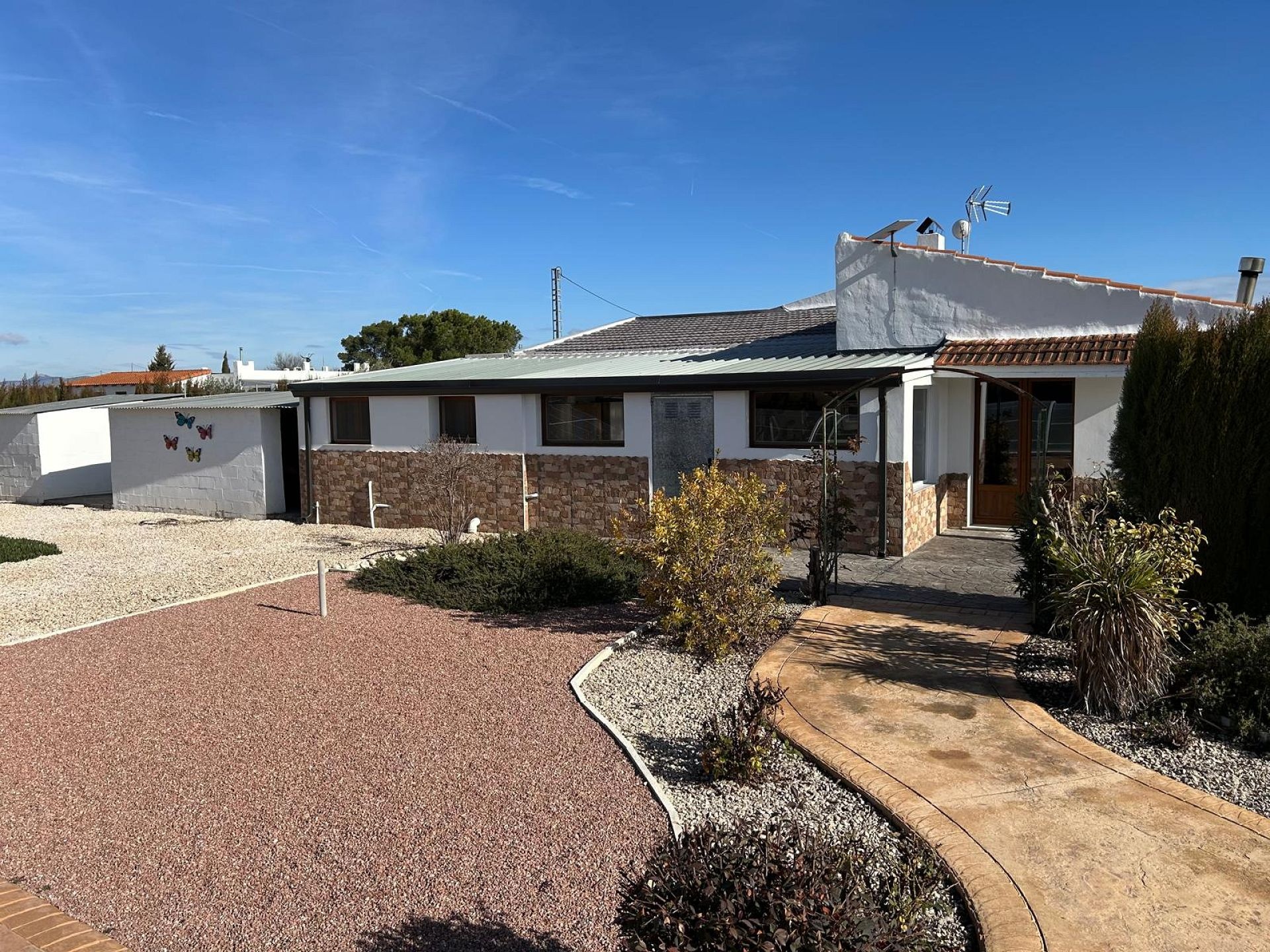 Resale - 5 Bedroom 3 Bathroom Villa in Villena -  - Alicante