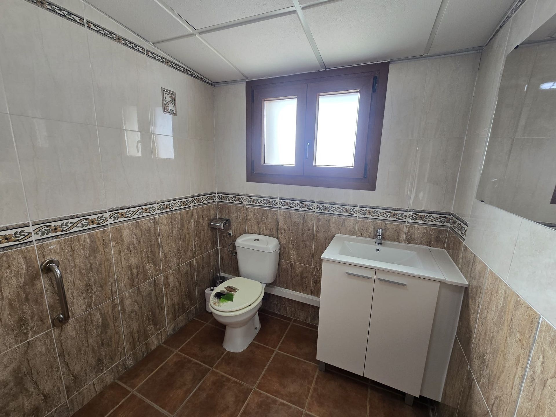 Resale - 5 Bedroom 3 Bathroom Villa in Villena -  - Alicante