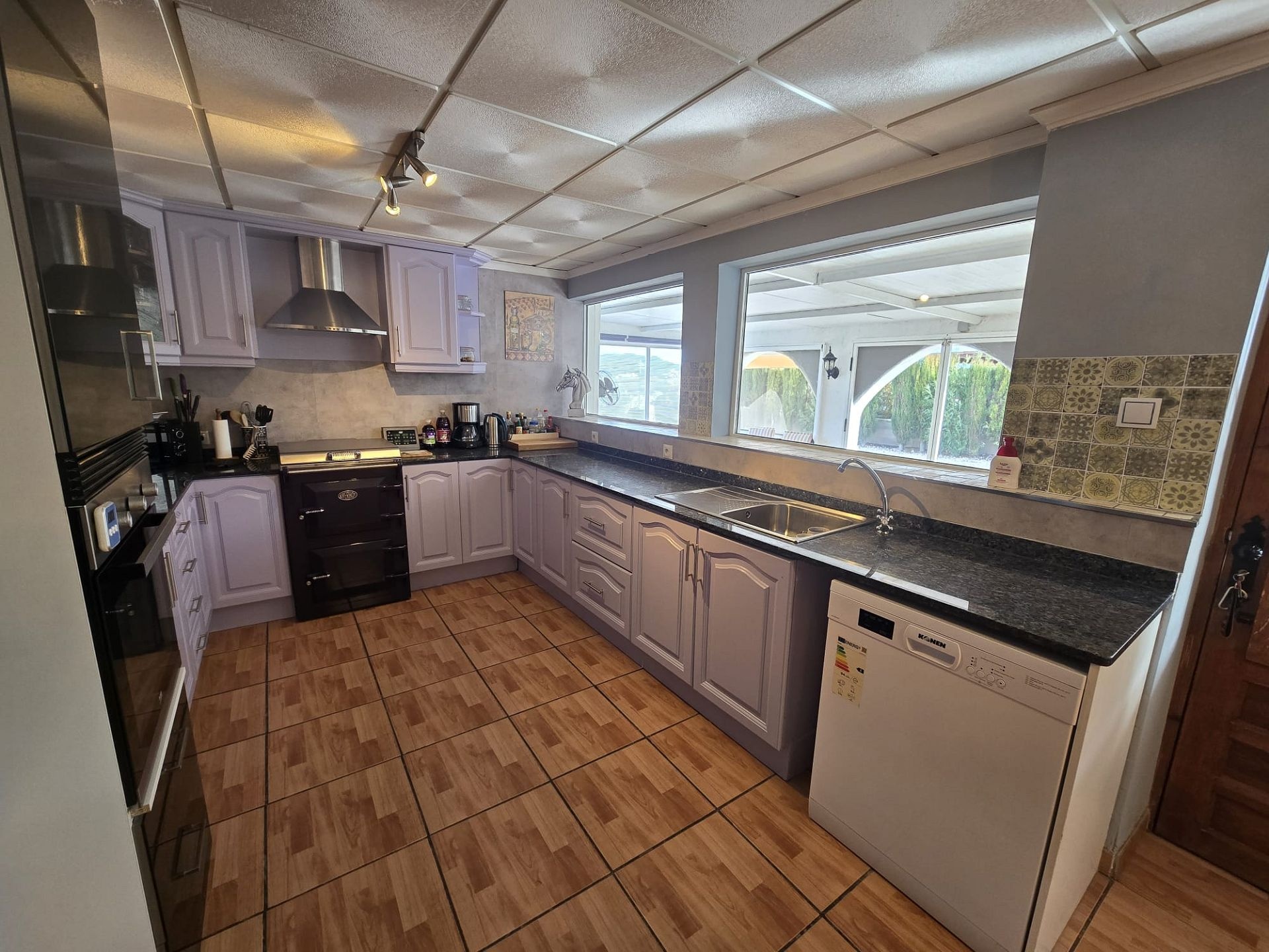 Resale - 5 Bedroom 3 Bathroom Villa in Villena -  - Alicante