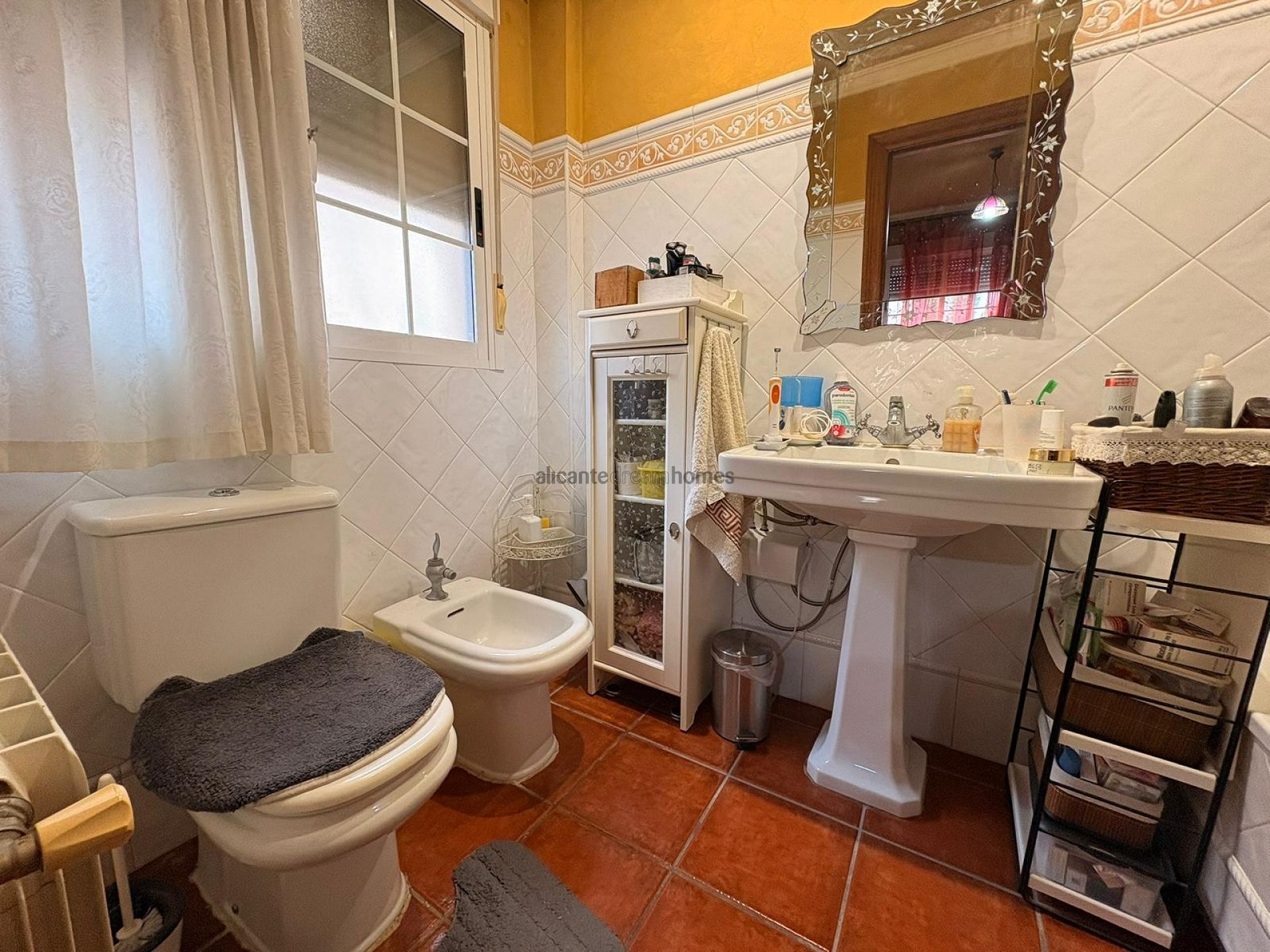 Resale - 3 Bedroom 3 Bathroom Semi-detached in Elda -  - Alicante