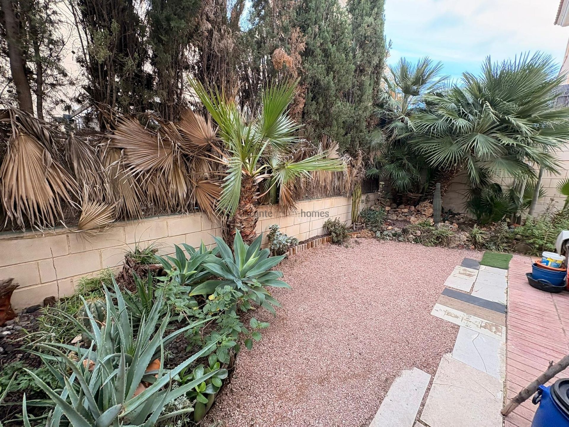 Resale - 3 Bedroom 3 Bathroom Semi-detached in Elda -  - Alicante