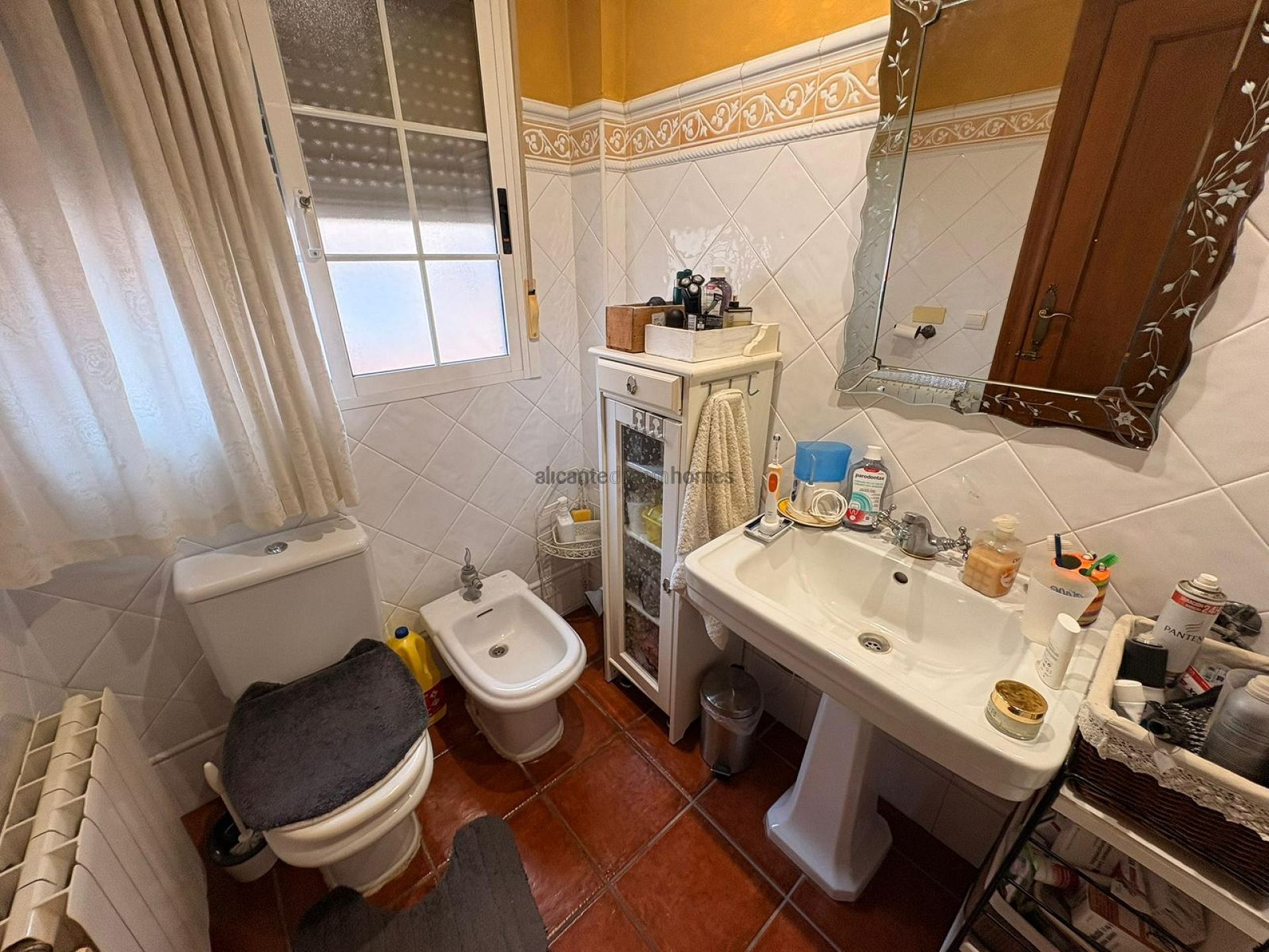 Resale - 3 Bedroom 3 Bathroom Semi-detached in Elda -  - Alicante