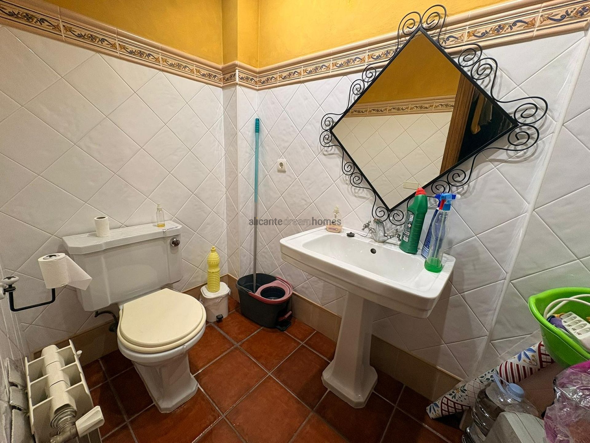 Resale - 3 Bedroom 3 Bathroom Semi-detached in Elda -  - Alicante