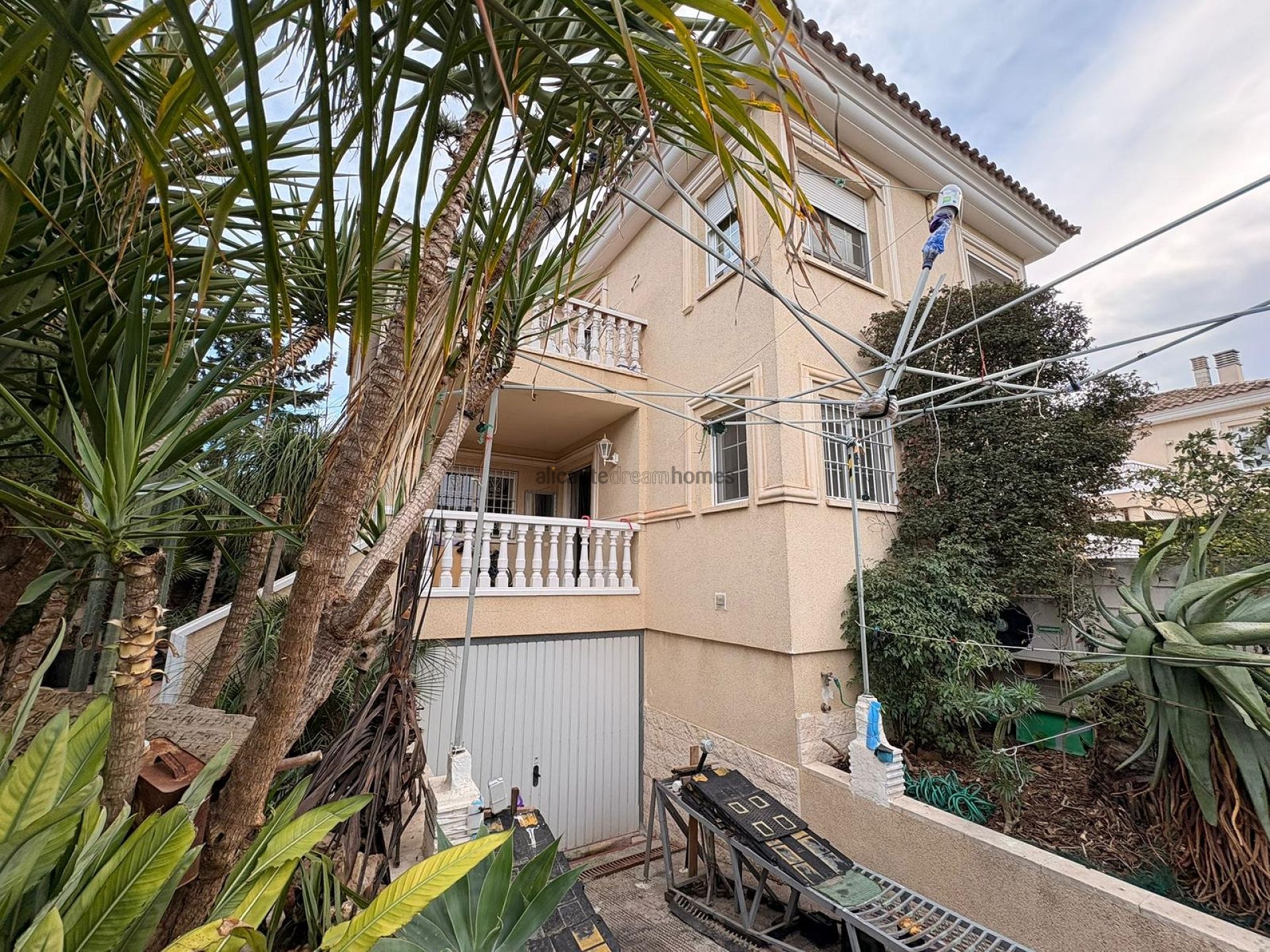 Resale - 3 Bedroom 3 Bathroom Semi-detached in Elda -  - Alicante