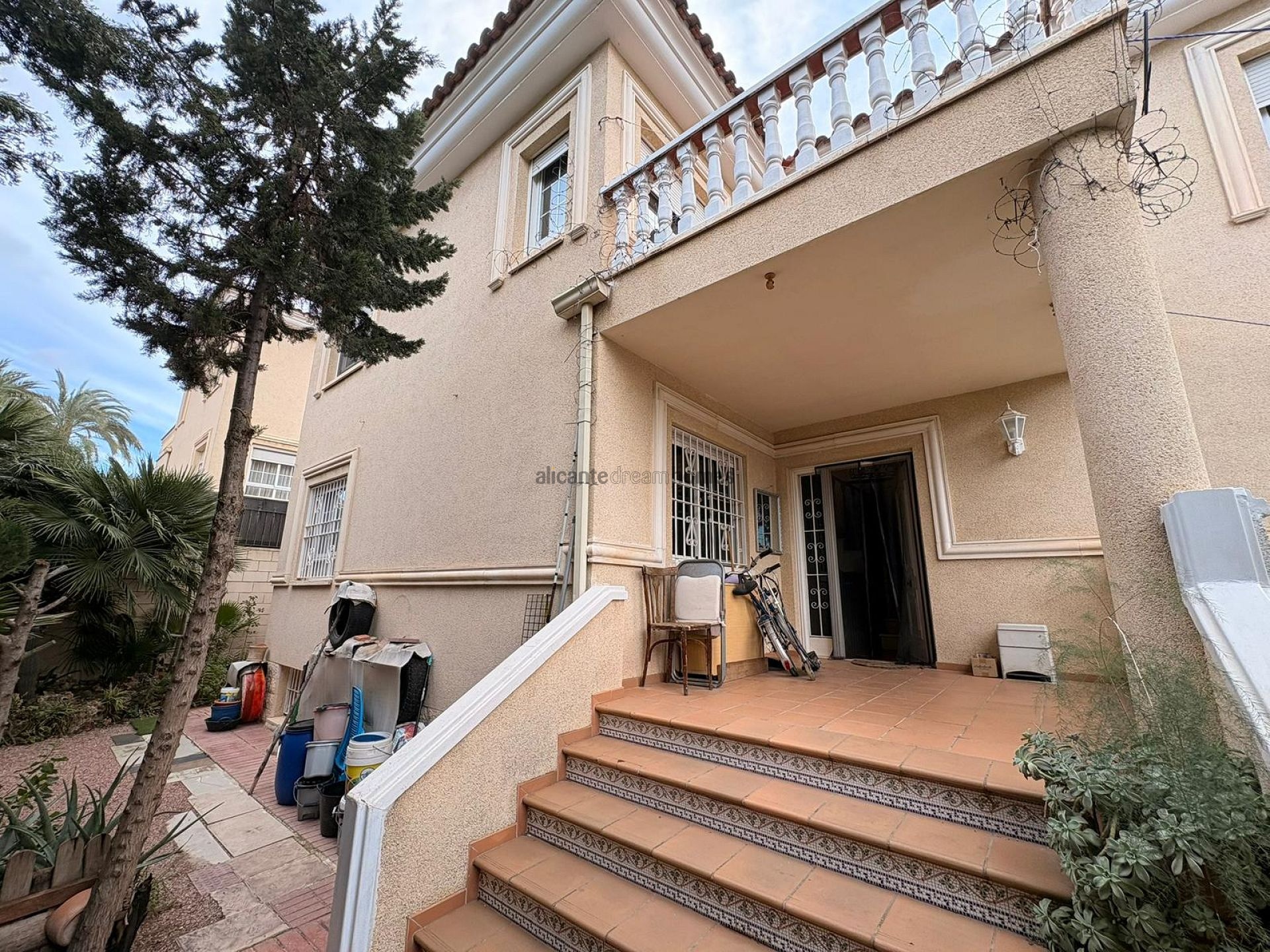 Resale - 3 Bedroom 3 Bathroom Semi-detached in Elda -  - Alicante