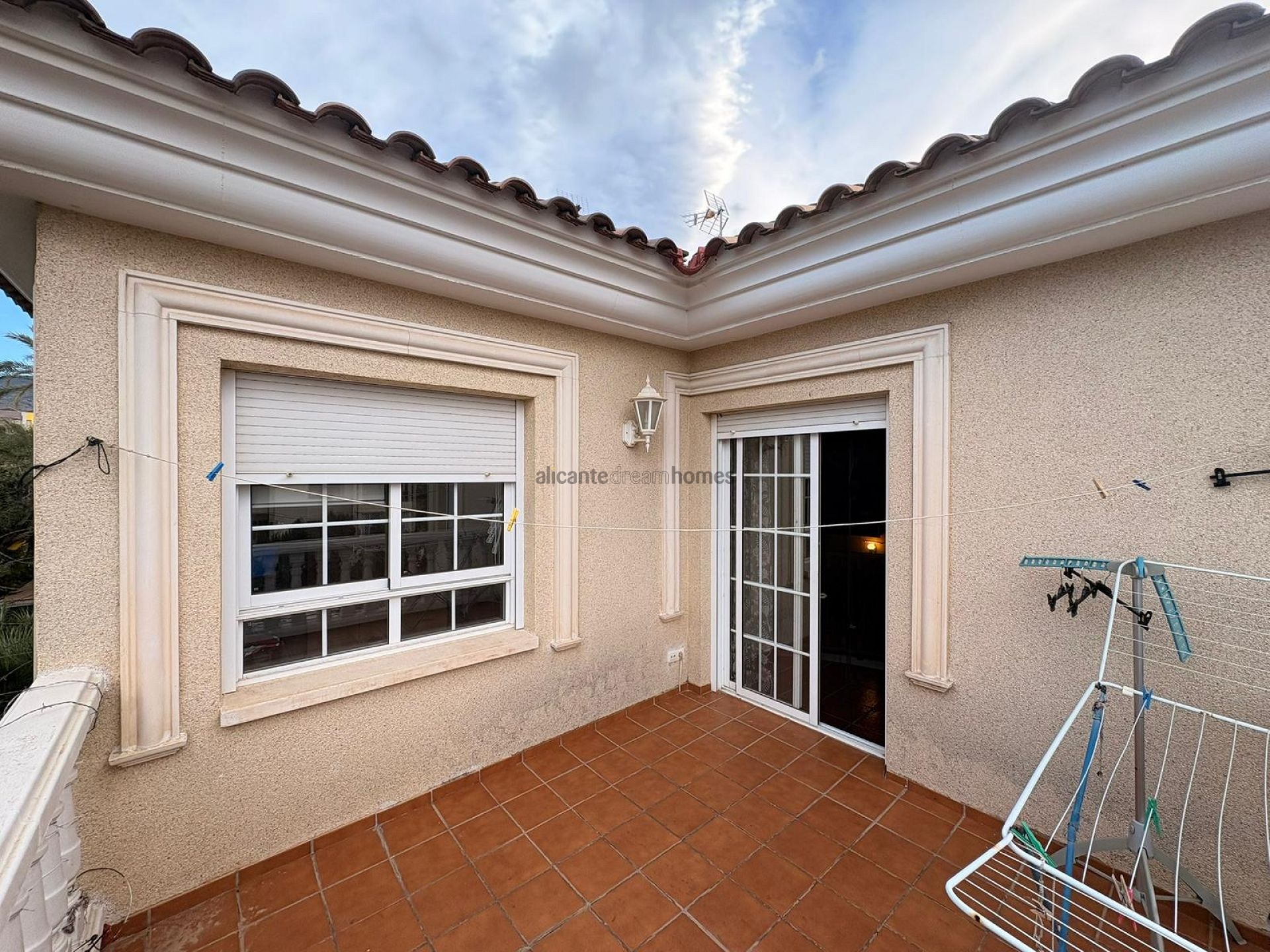 Resale - 3 Bedroom 3 Bathroom Semi-detached in Elda -  - Alicante