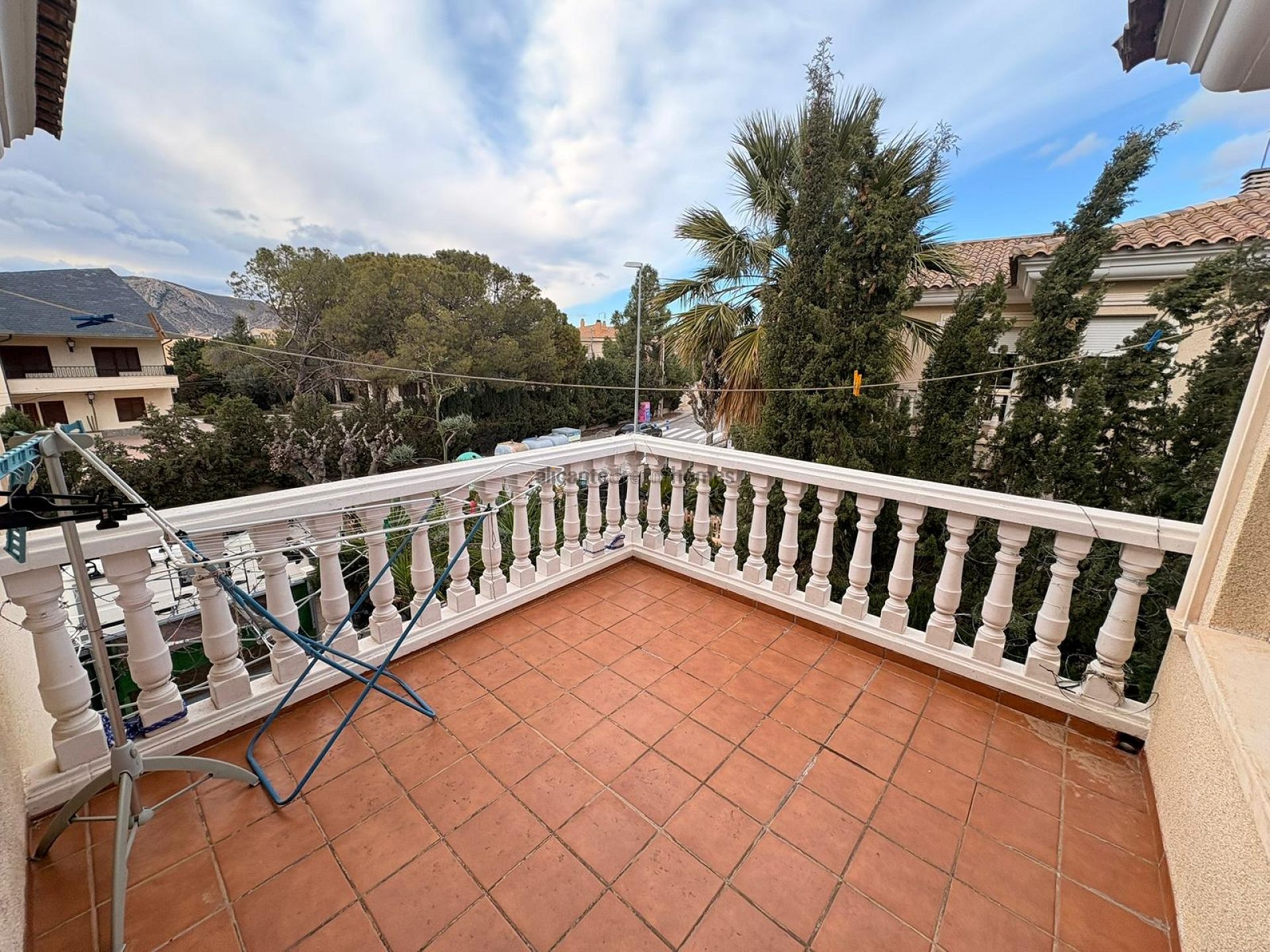 Resale - 3 Bedroom 3 Bathroom Semi-detached in Elda -  - Alicante