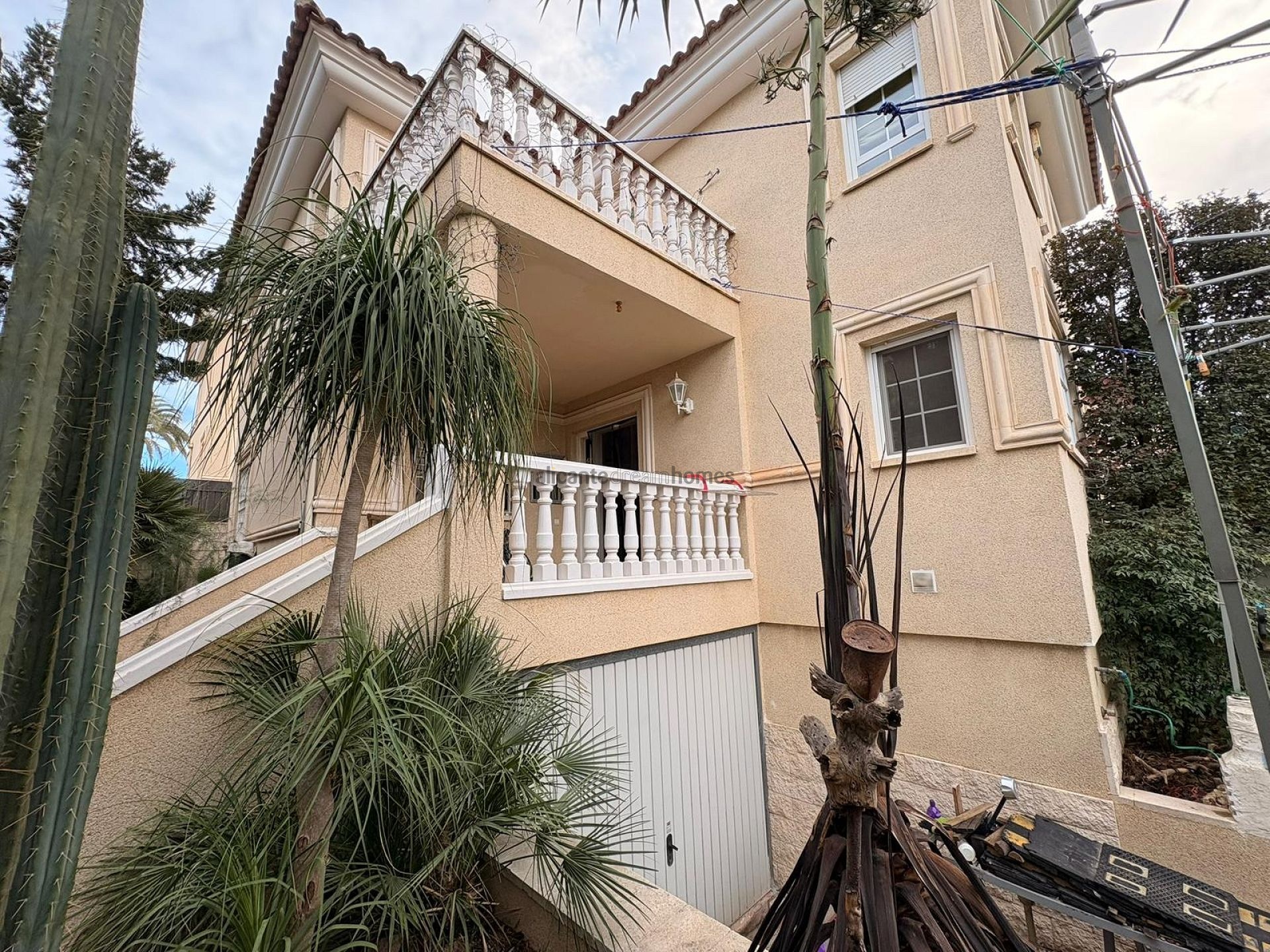 Resale - 3 Bedroom 3 Bathroom Semi-detached in Elda -  - Alicante