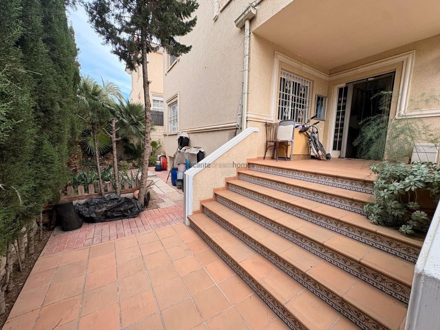 3 Bedroom 3 Bathroom Semi-detached in Elda