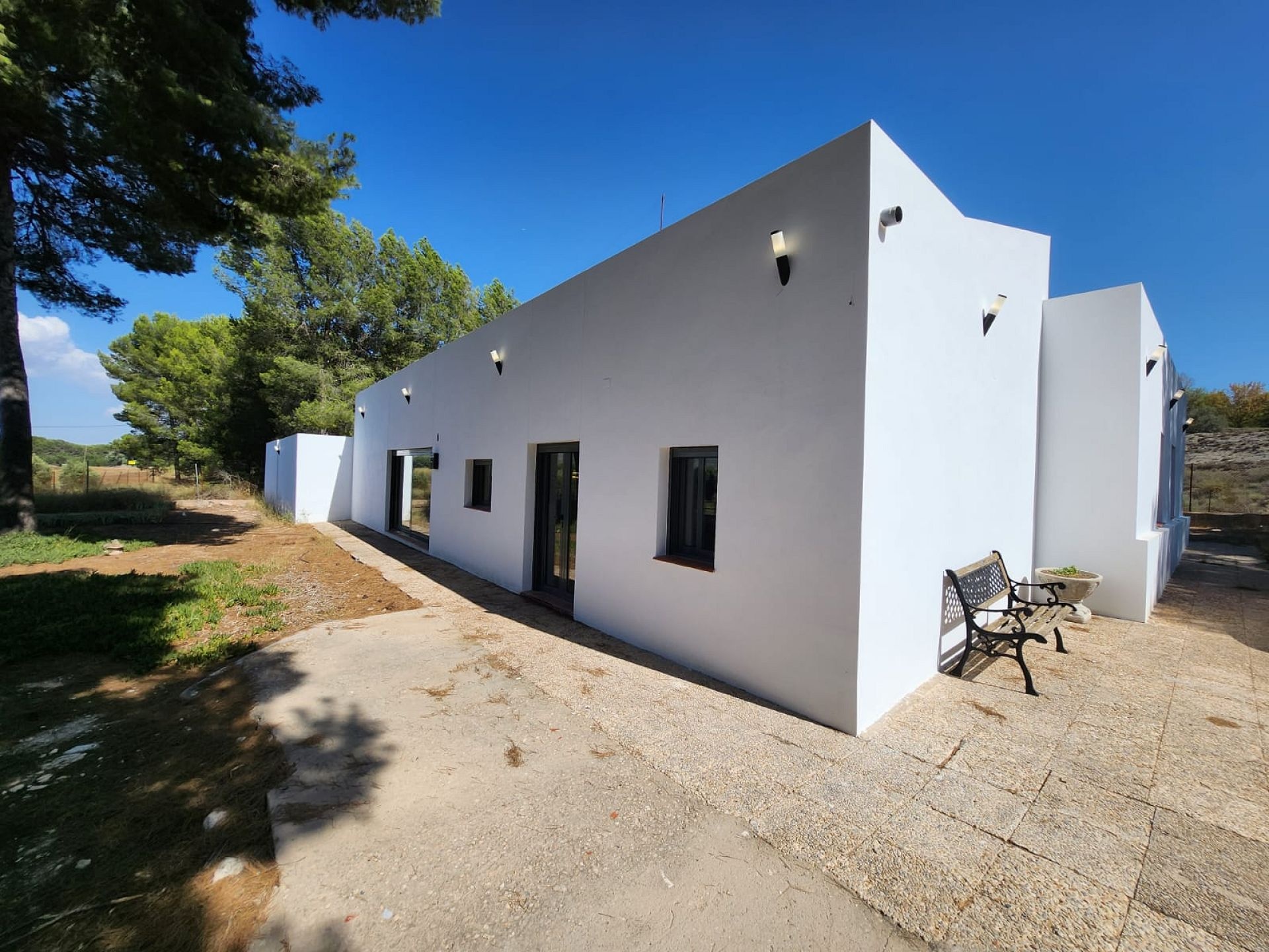 Resale - 4 Bedroom 2 Bathroom Villa in Villena -  - Alicante