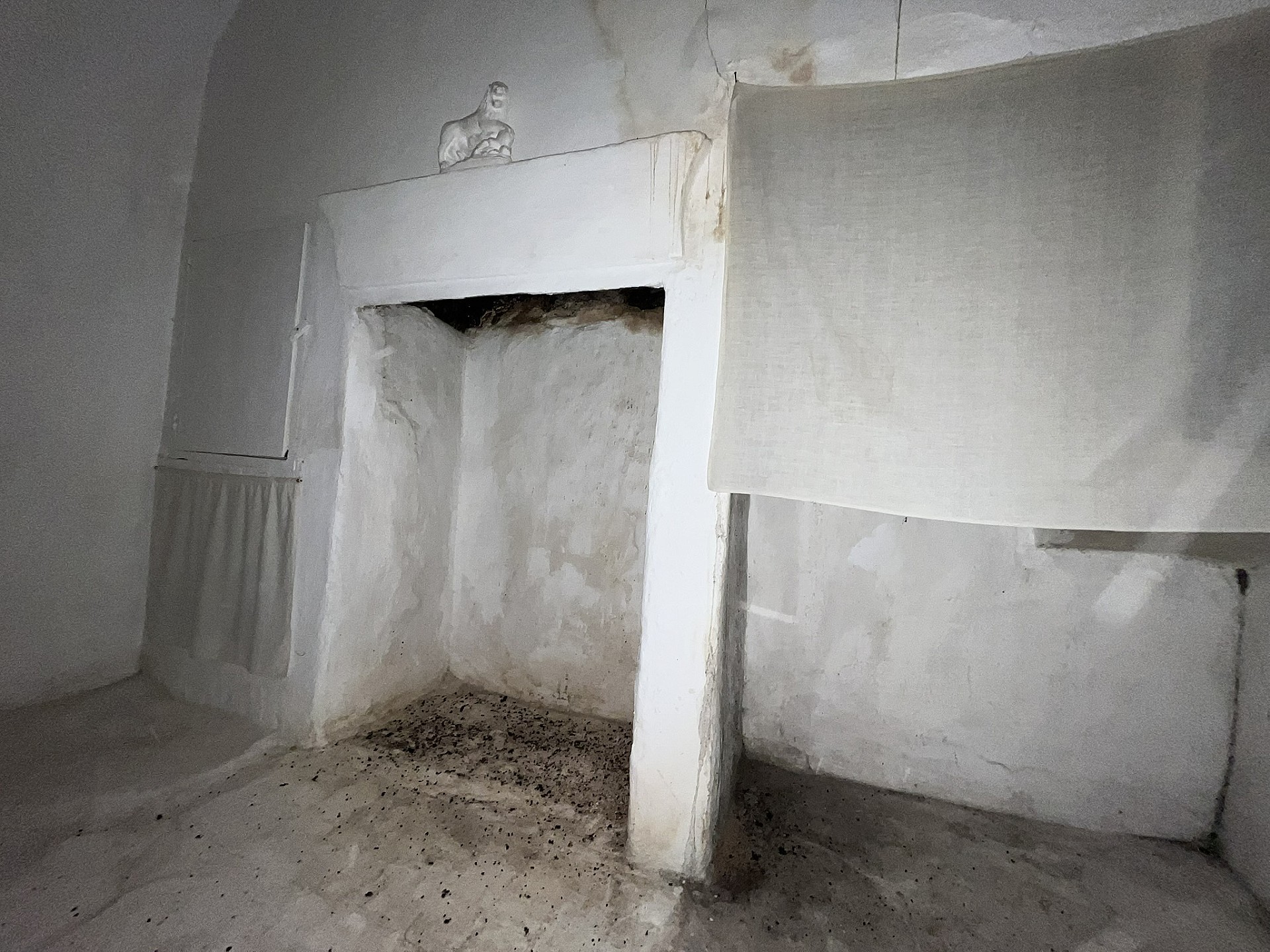 Resale - 8 Bedroom 2 Bathroom Country house in Hondón de las Nieves -  - Alicante