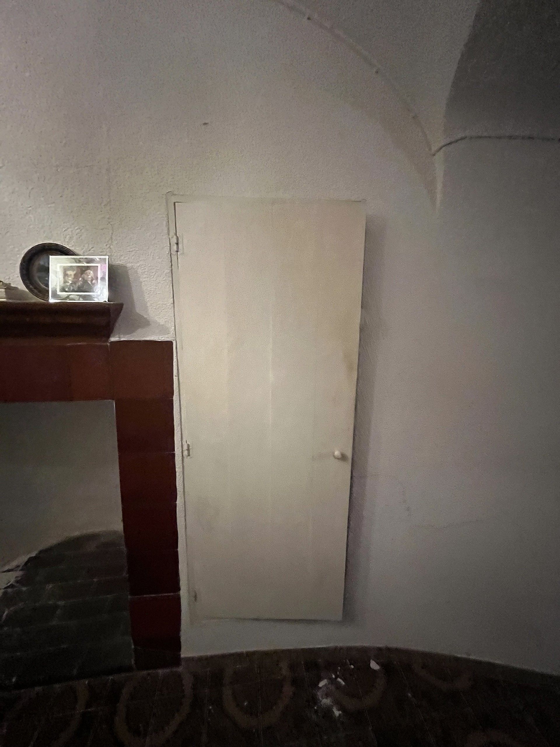 Resale - 8 Bedroom 2 Bathroom Country house in Hondón de las Nieves -  - Alicante
