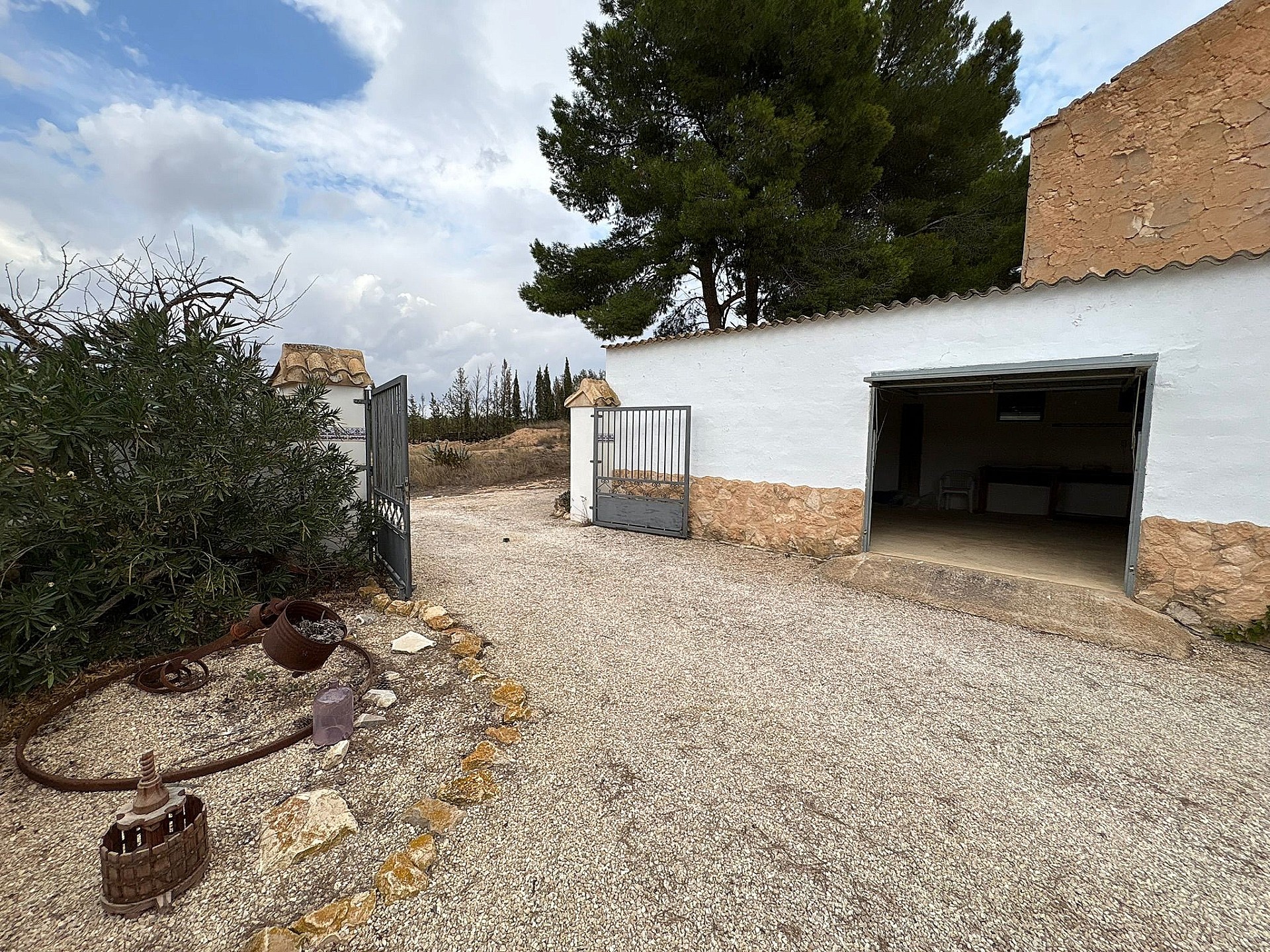 Resale - 6 Bedroom 2 Bathroom Semi-detached in Pinoso -  - Alicante
