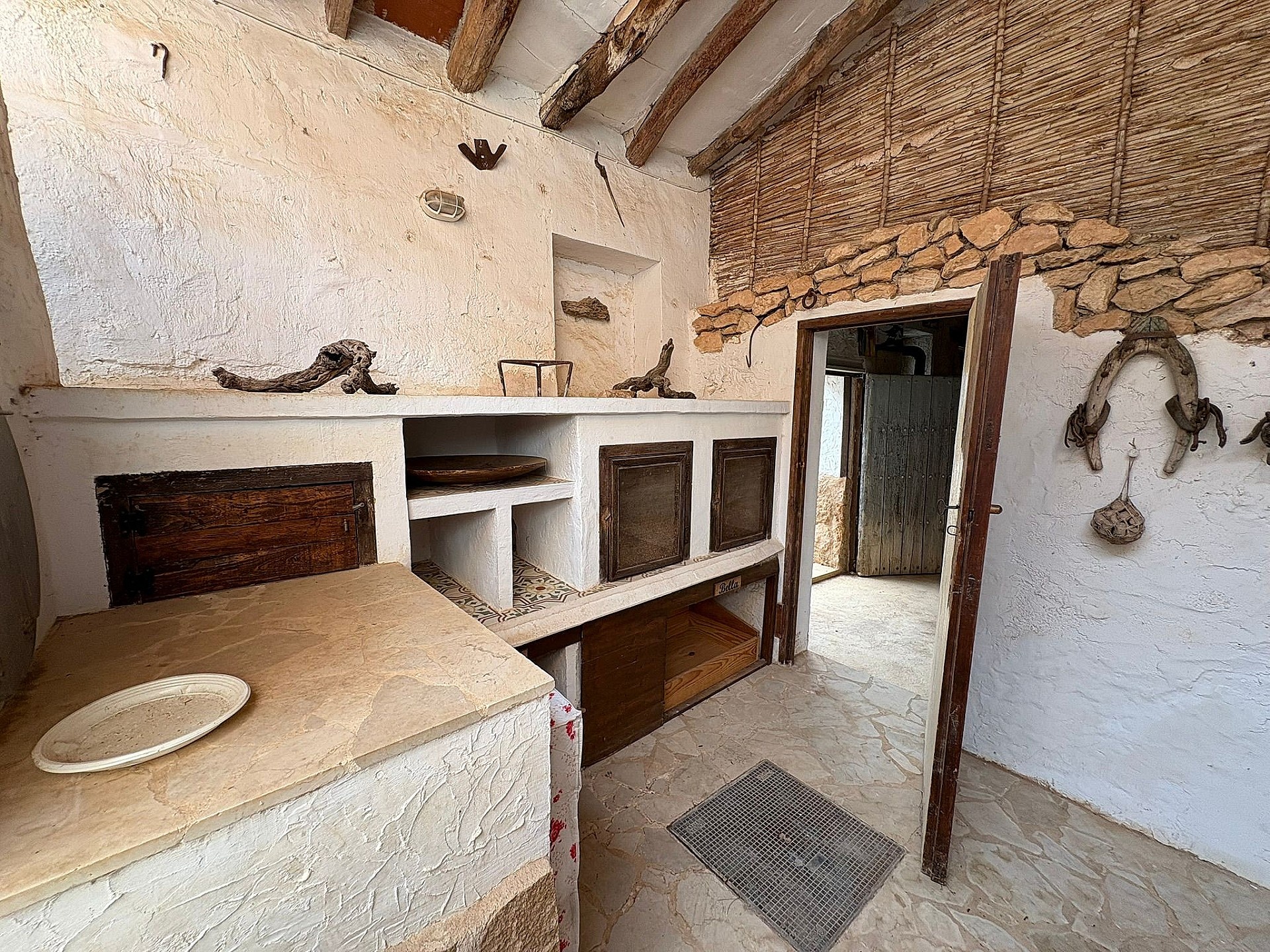 Resale - 6 Bedroom 2 Bathroom Semi-detached in Pinoso -  - Alicante