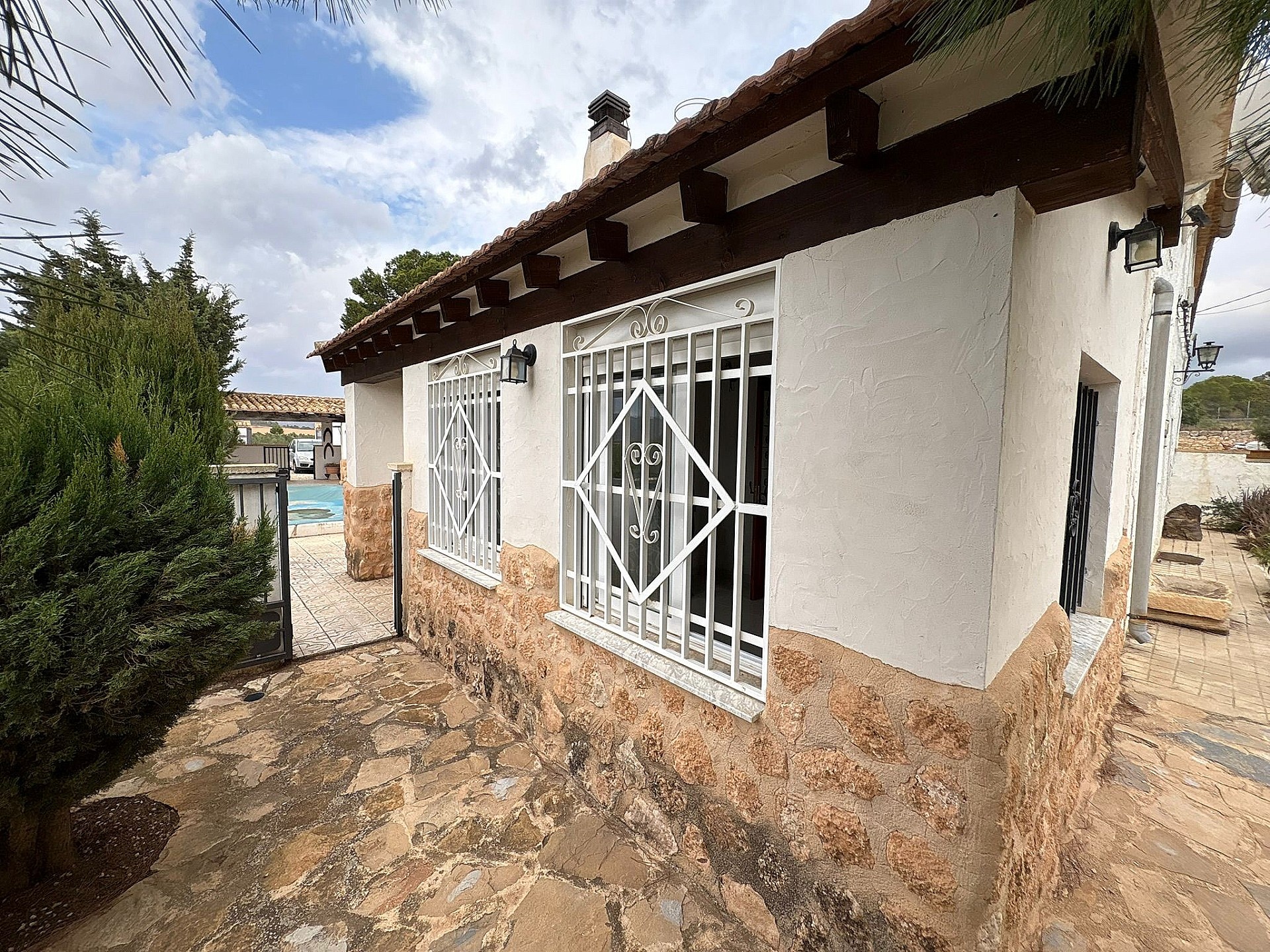 Resale - 6 Bedroom 2 Bathroom Semi-detached in Pinoso -  - Alicante