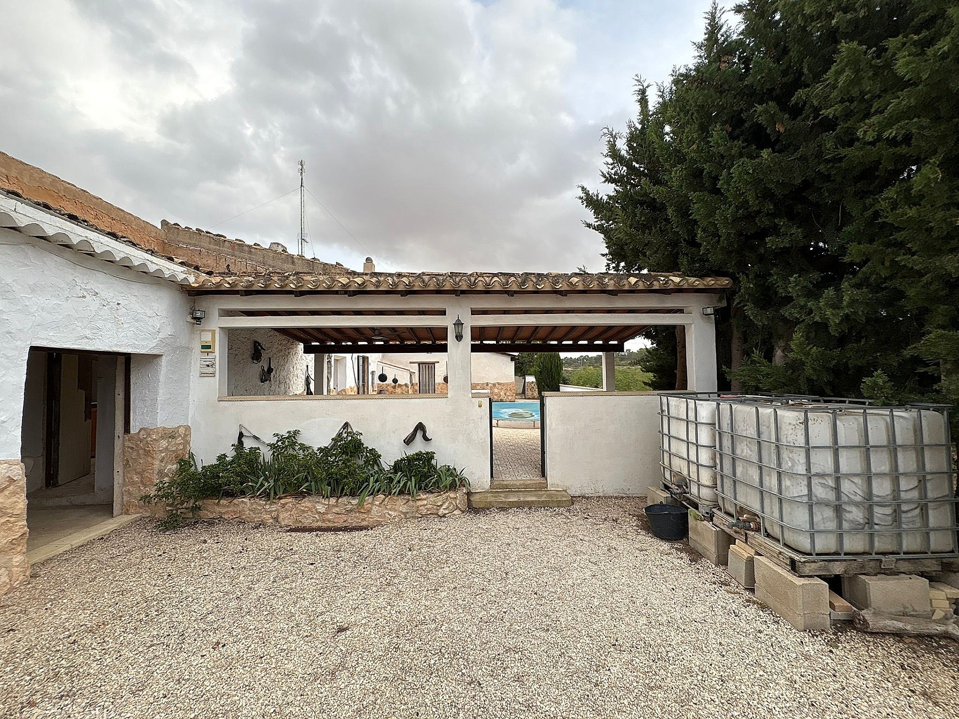 Resale - 6 Bedroom 2 Bathroom Semi-detached in Pinoso -  - Alicante