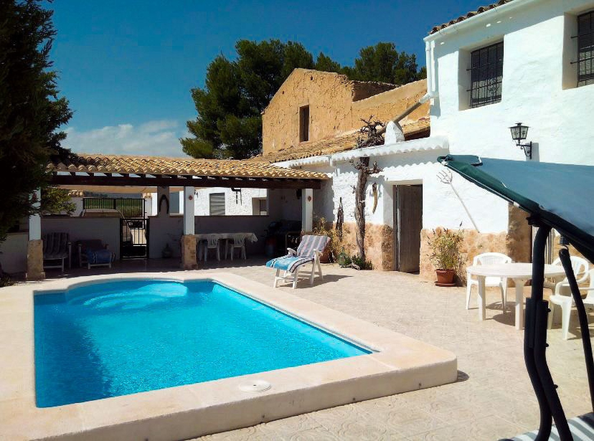 Resale - 6 Bedroom 2 Bathroom Semi-detached in Pinoso -  - Alicante