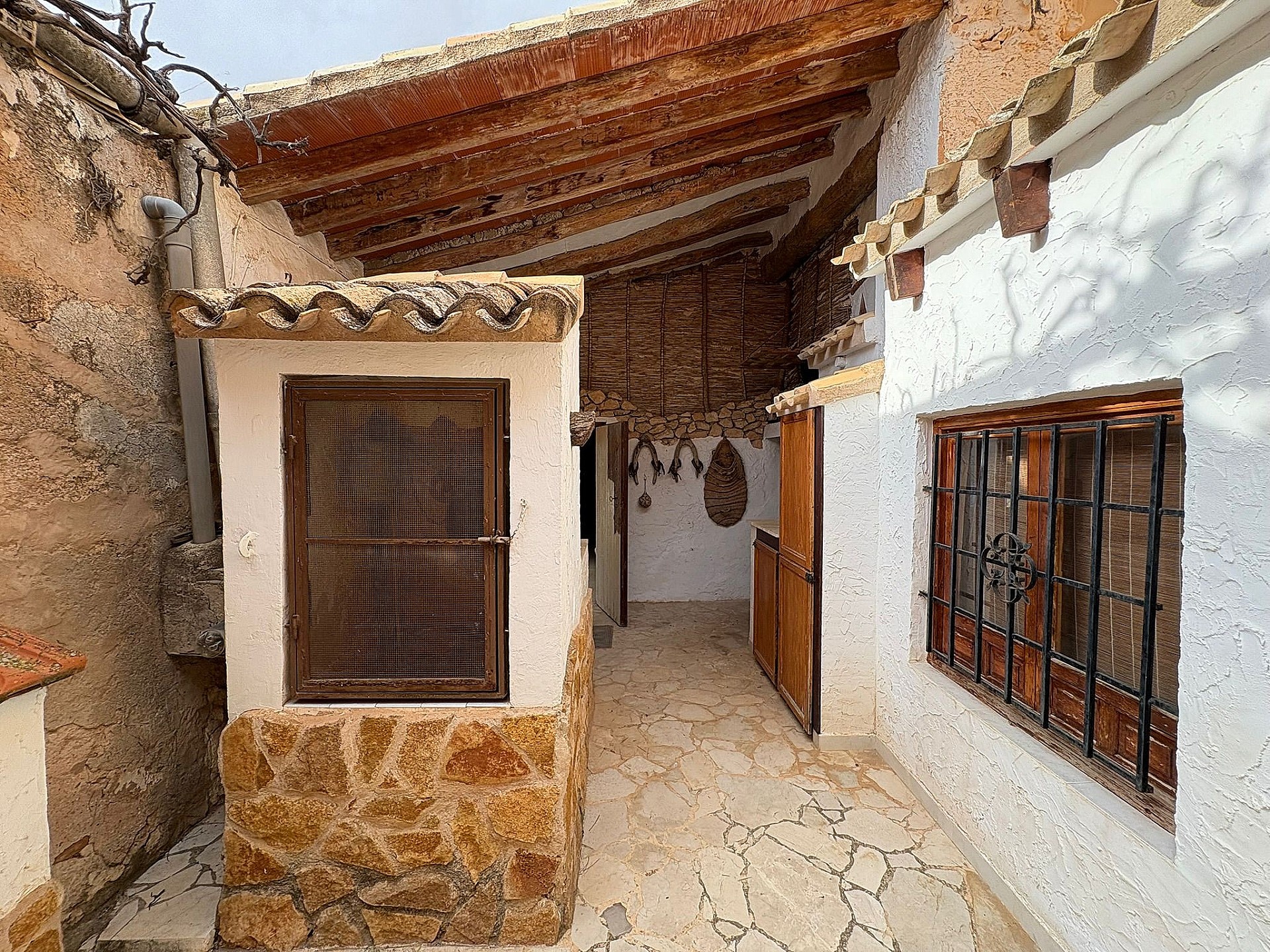 Resale - 6 Bedroom 2 Bathroom Semi-detached in Pinoso -  - Alicante