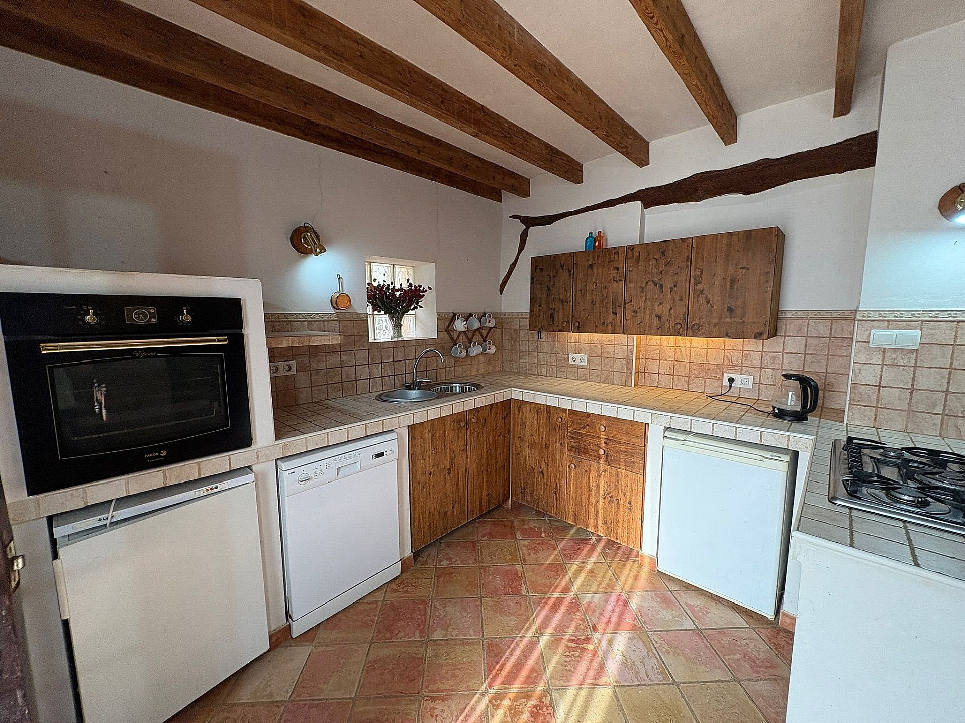 Resale - 6 Bedroom 2 Bathroom Semi-detached in Pinoso -  - Alicante