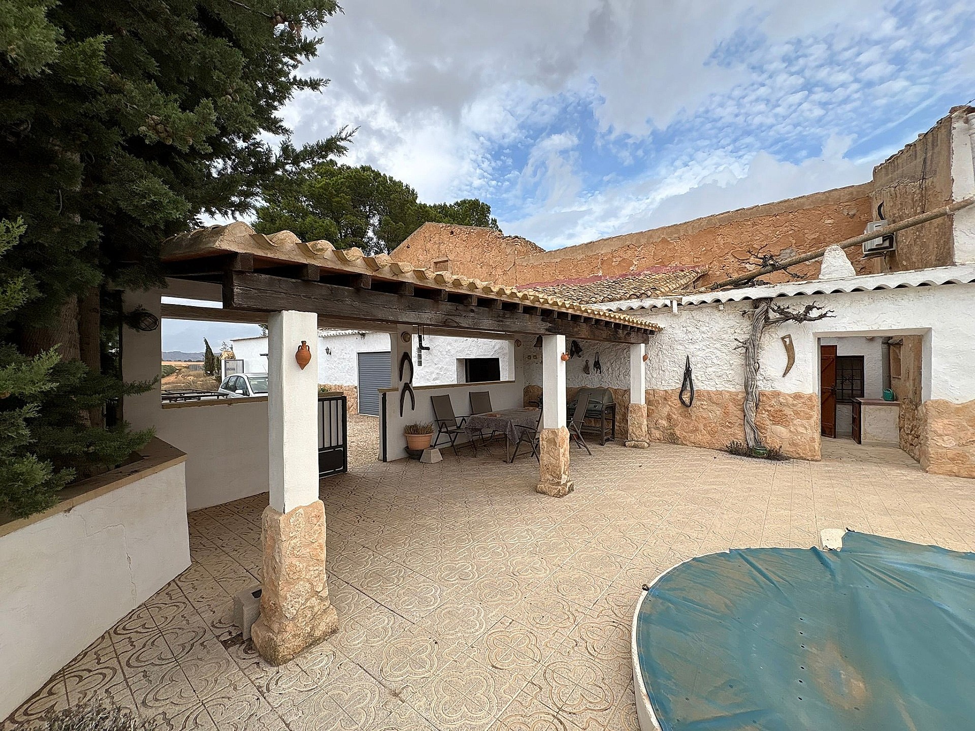 Resale - 6 Bedroom 2 Bathroom Semi-detached in Pinoso -  - Alicante