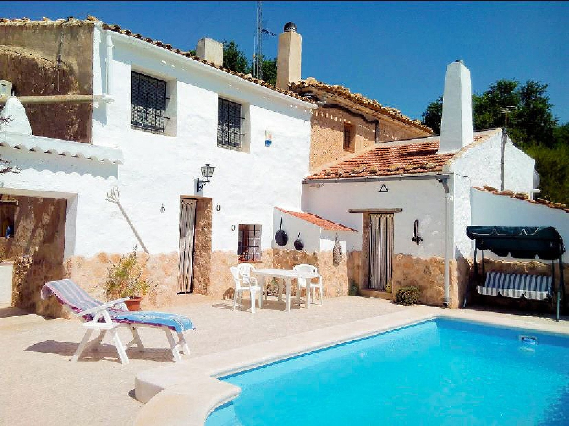 Resale - 6 Bedroom 2 Bathroom Semi-detached in Pinoso -  - Alicante