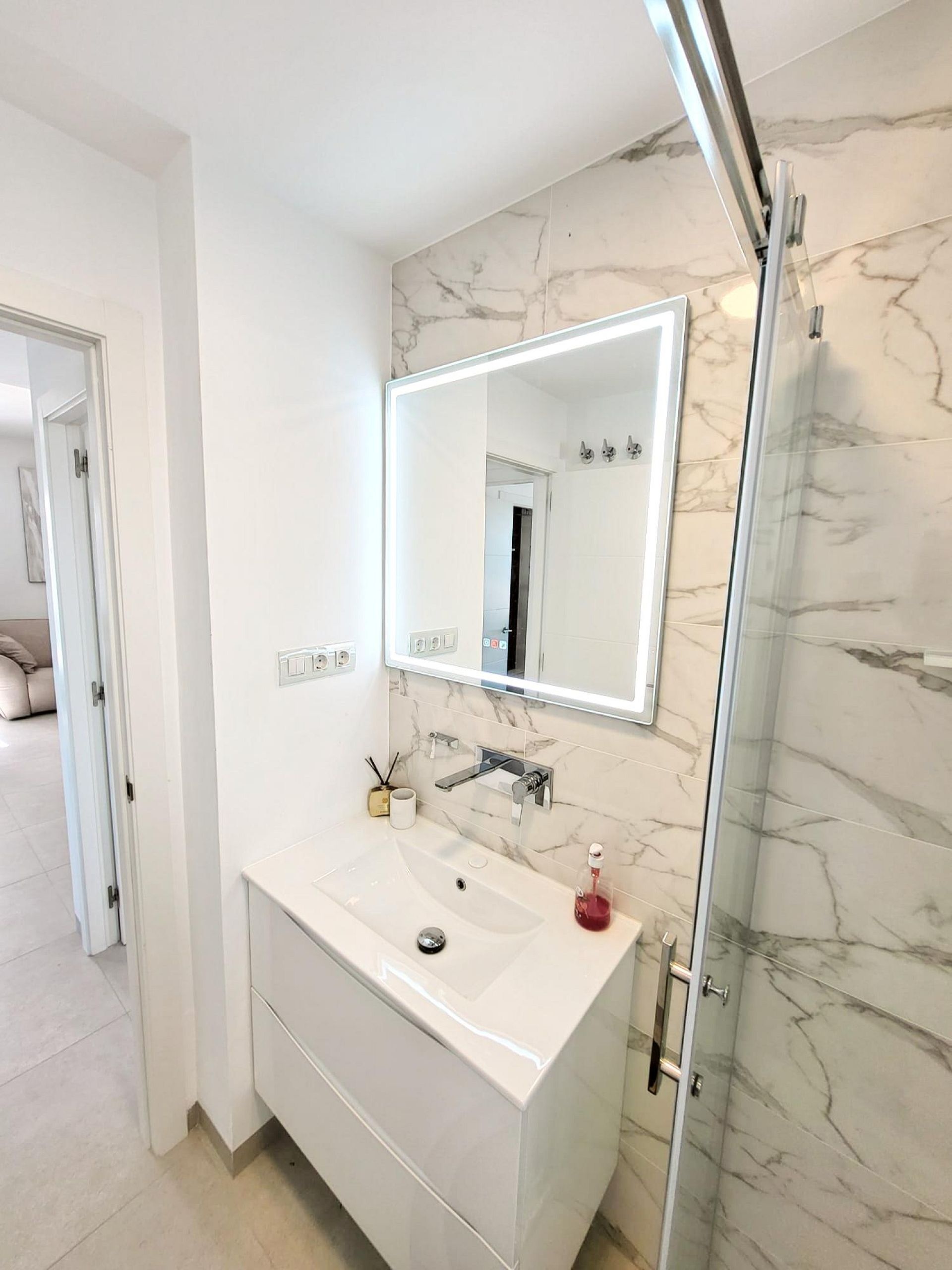 Resale - 2 Bedroom 2 Bathroom Apartment in San Miguel de Salinas -  - Alicante