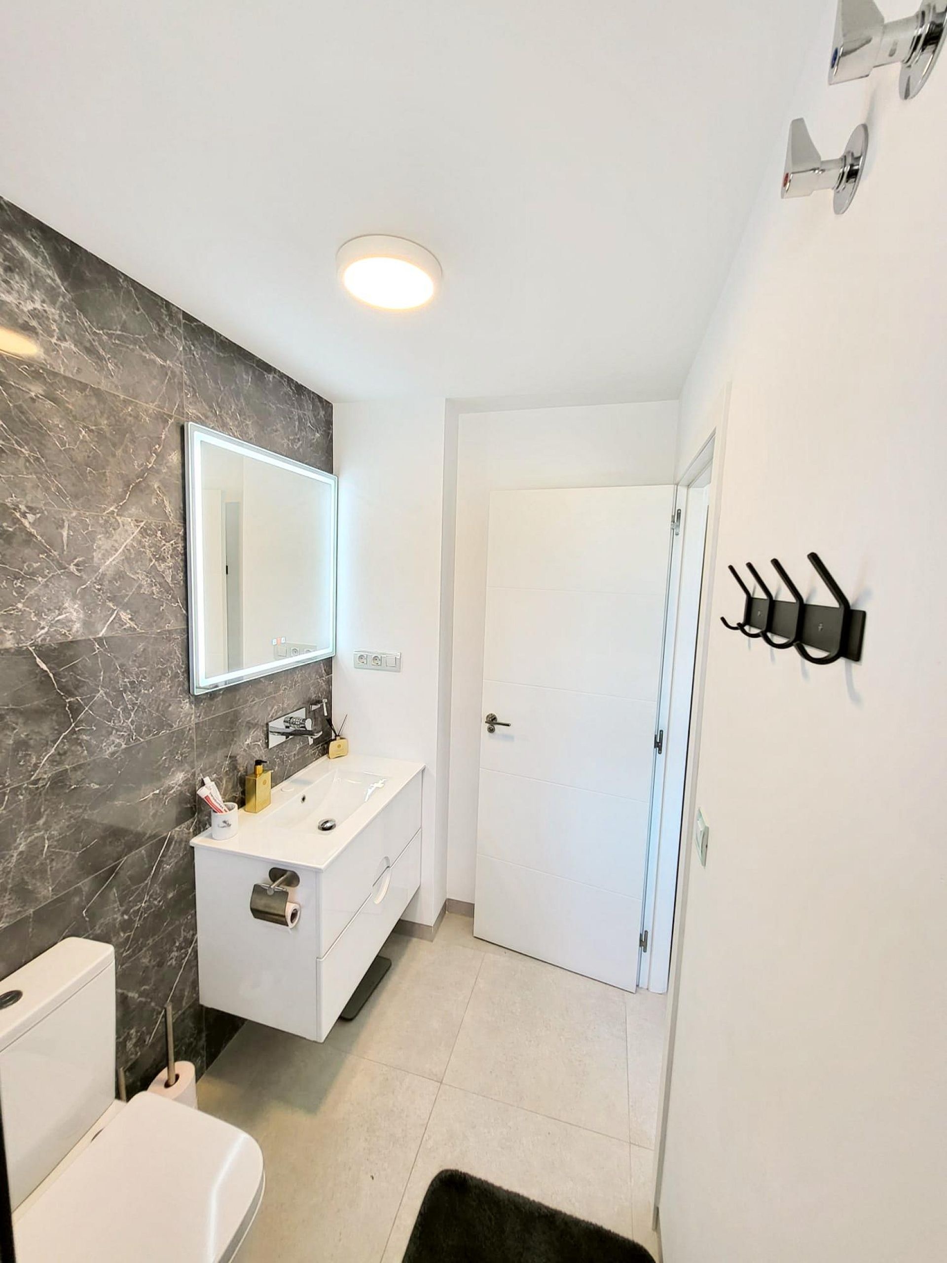 Resale - 2 Bedroom 2 Bathroom Apartment in San Miguel de Salinas -  - Alicante
