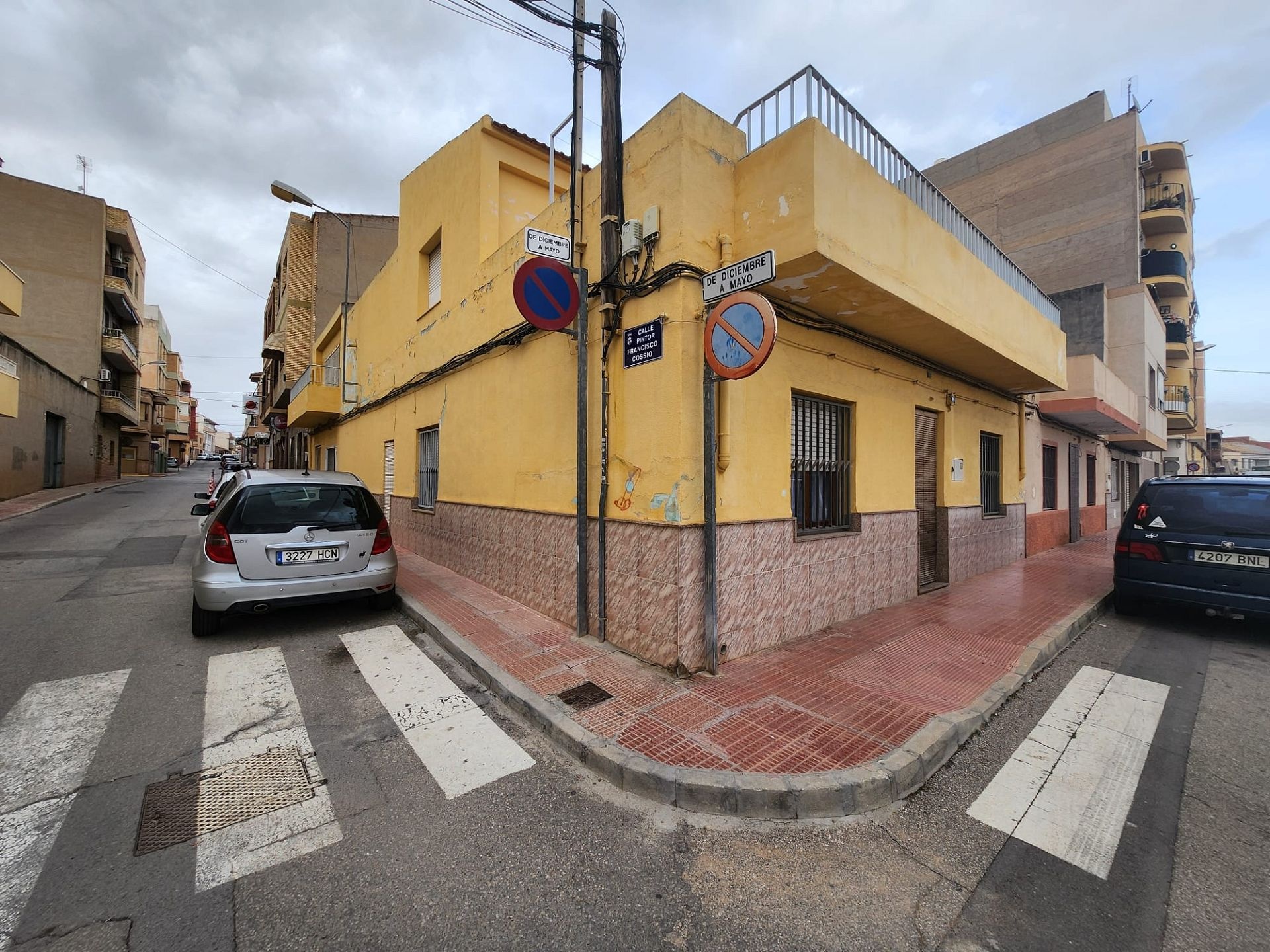 Resale - 3 Bedroom 3 Bathroom Townhouse in Sax -  - Alicante