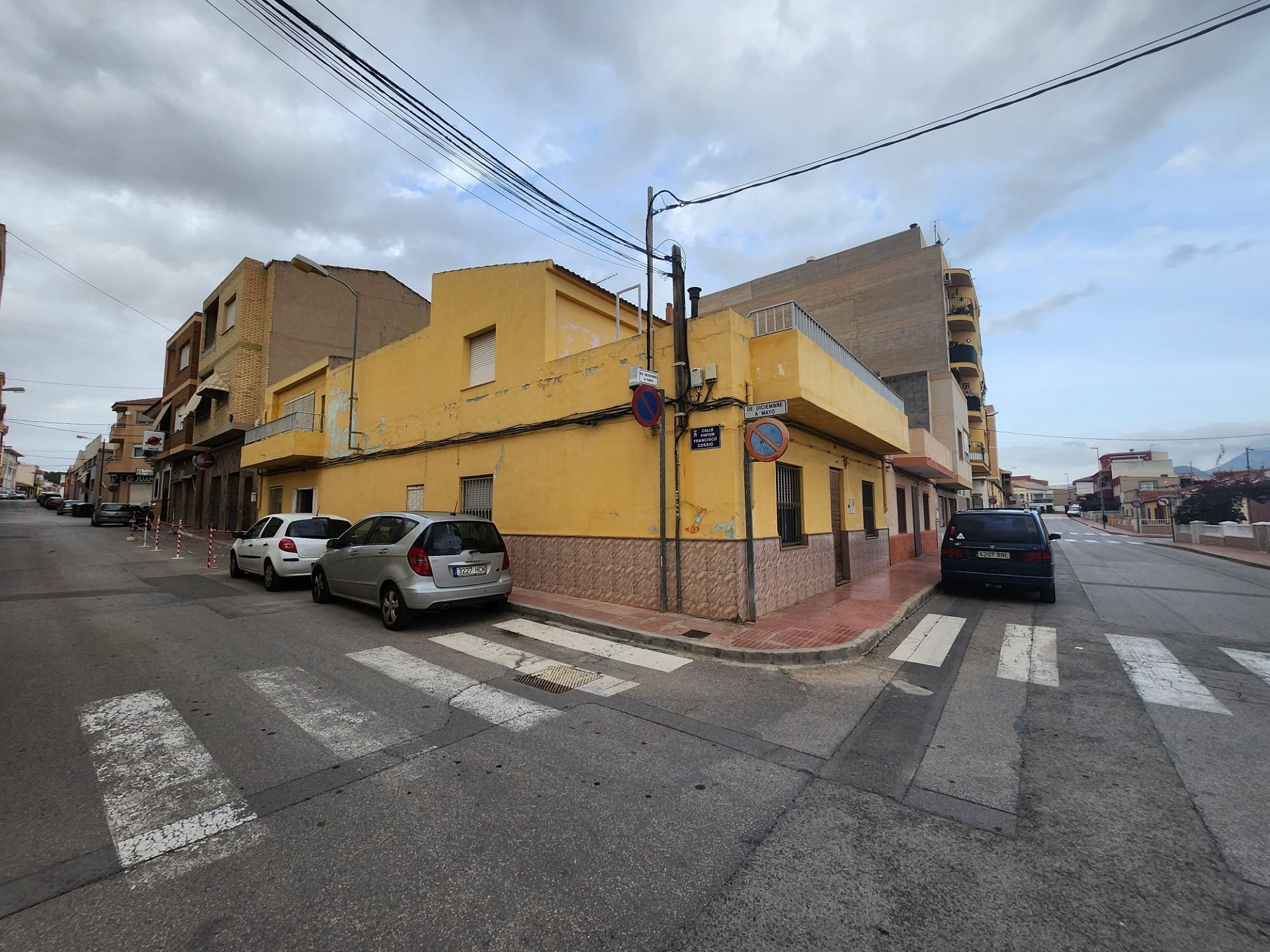 Resale - 3 Bedroom 3 Bathroom Townhouse in Sax -  - Alicante