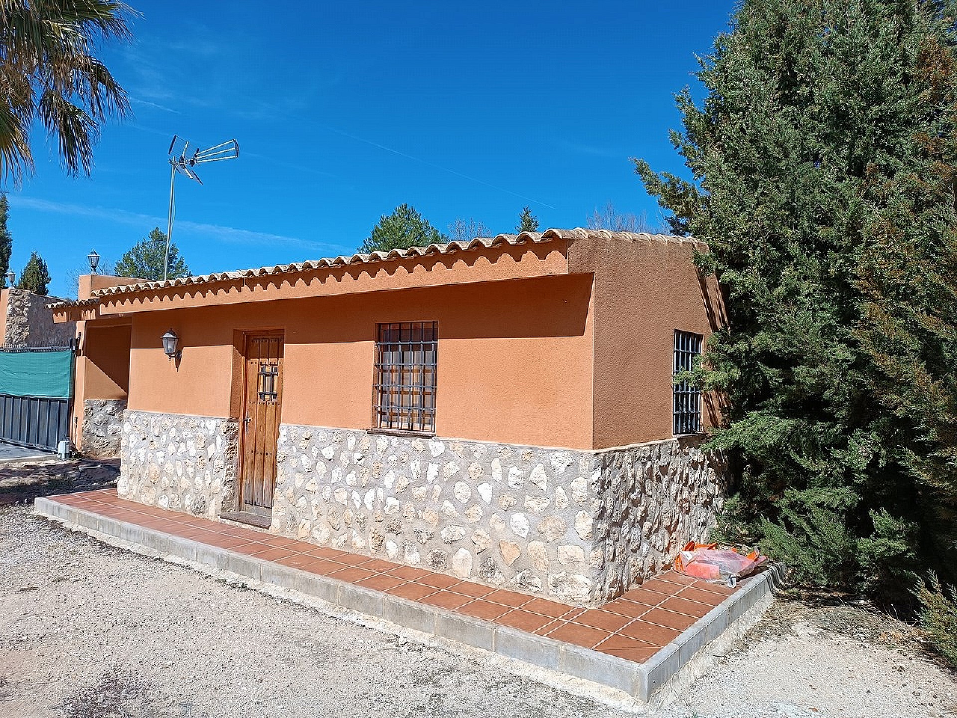 Resale - 7 Bedroom 4 Bathroom Wooden House in Yecla -  - Murcia