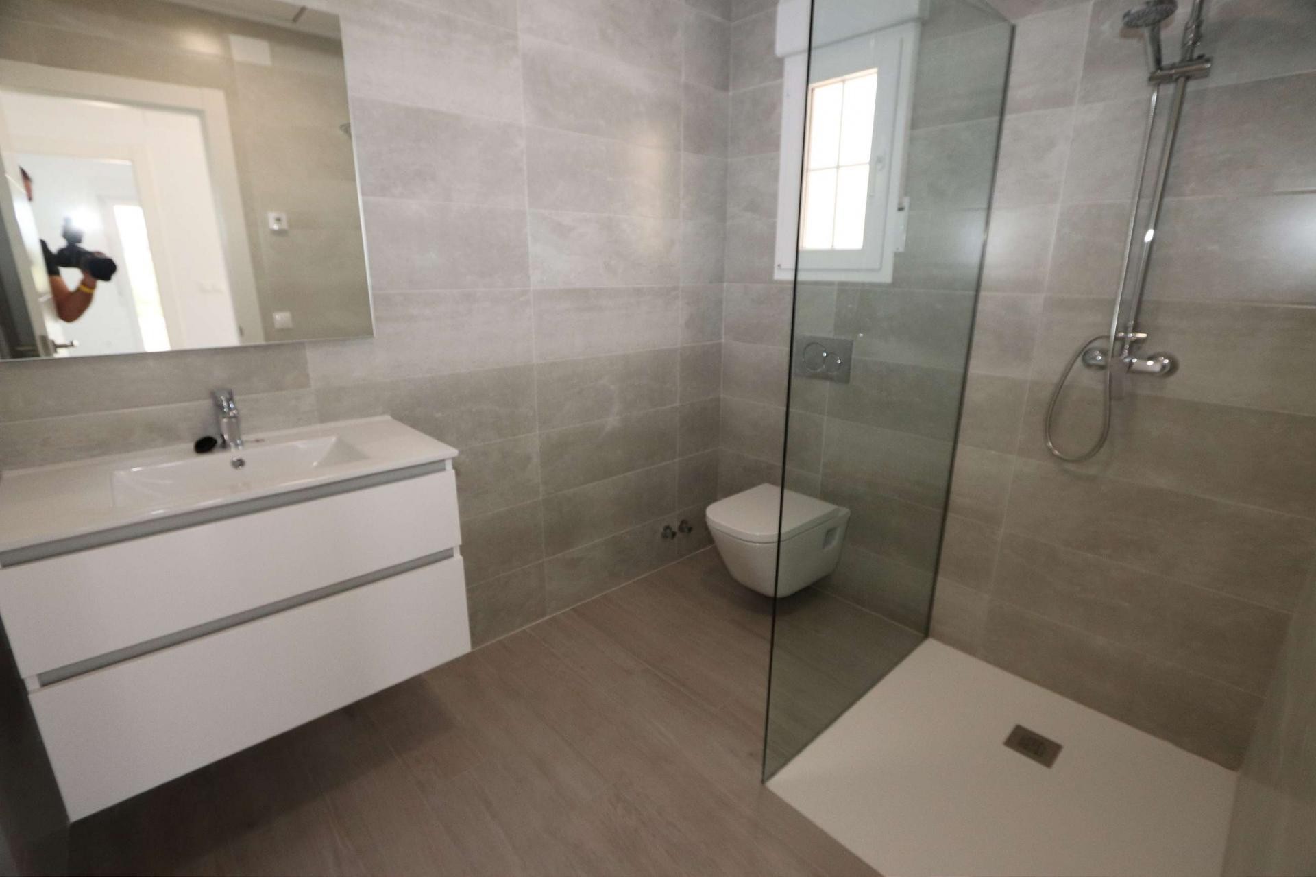 Resale - 4 Bedroom 4 Bathroom Villa in Pinoso -  - Alicante
