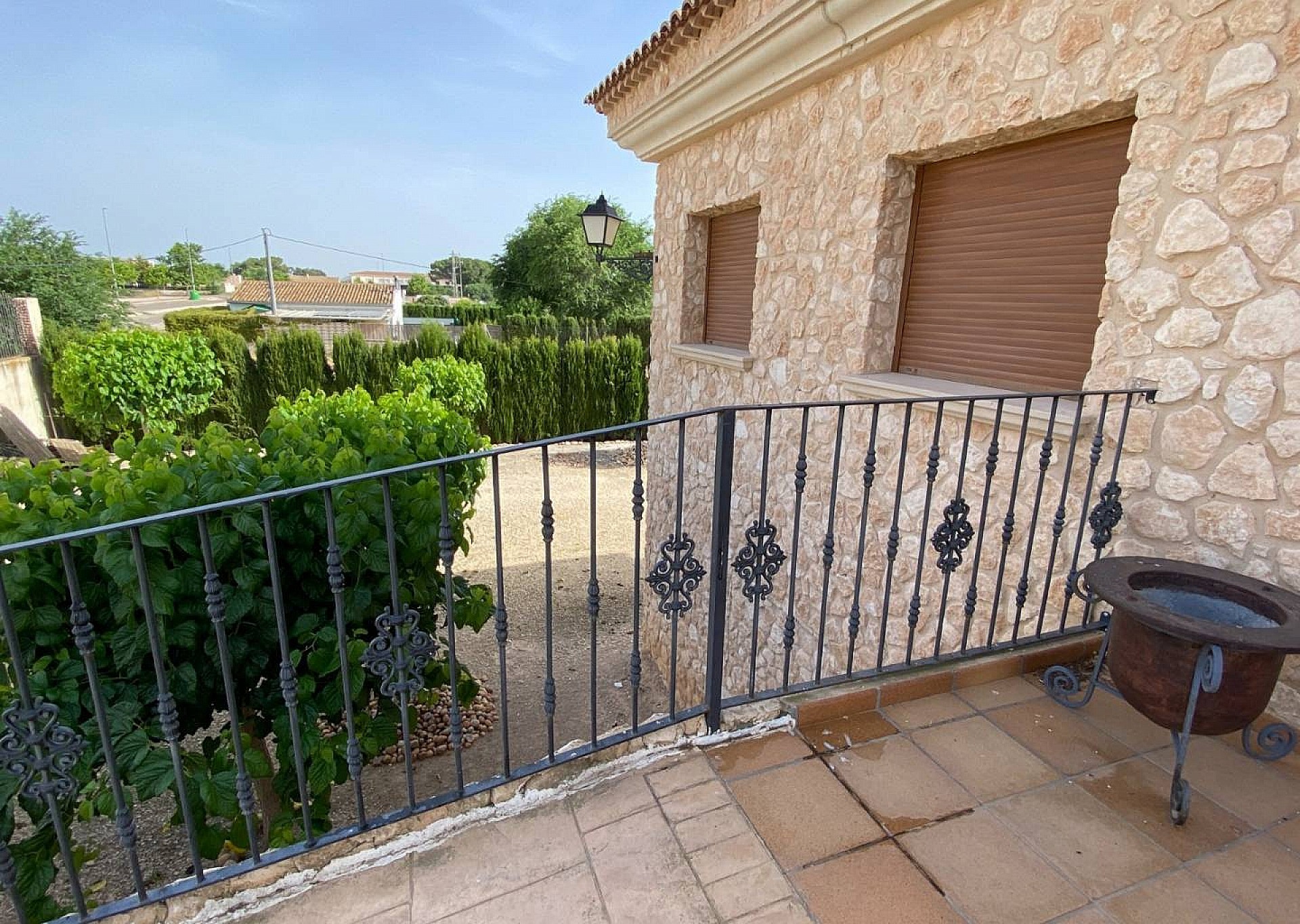 Resale - 5 Bedroom 3 Bathroom Villa in Villena -  - Alicante