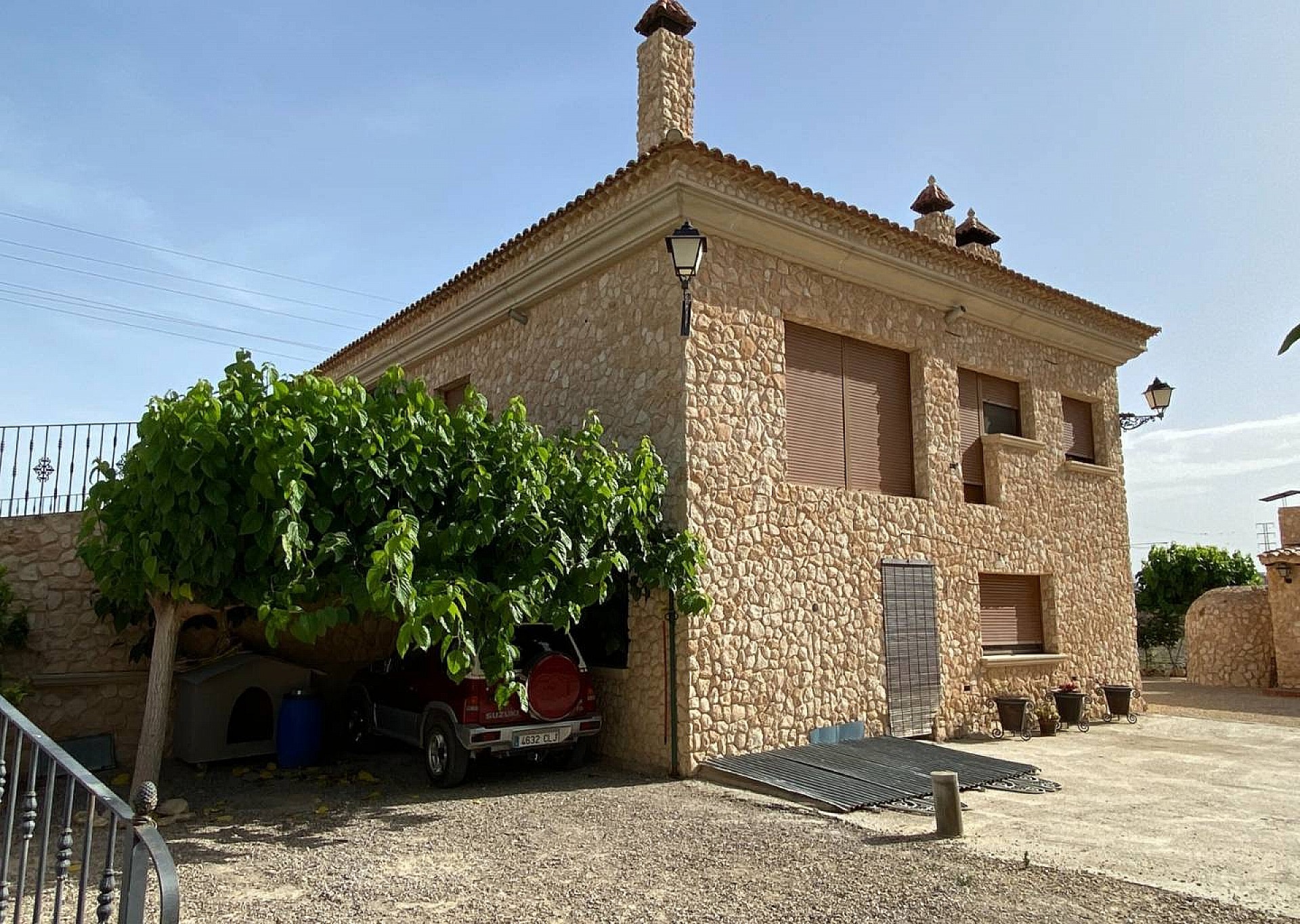Resale - 5 Bedroom 3 Bathroom Villa in Villena -  - Alicante