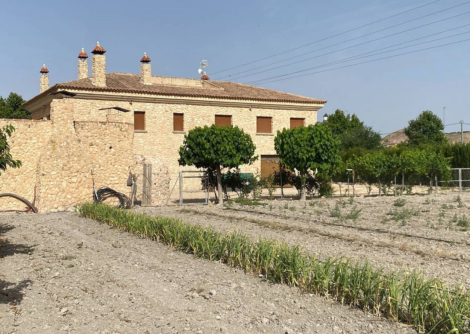 Resale - 5 Bedroom 3 Bathroom Villa in Villena -  - Alicante