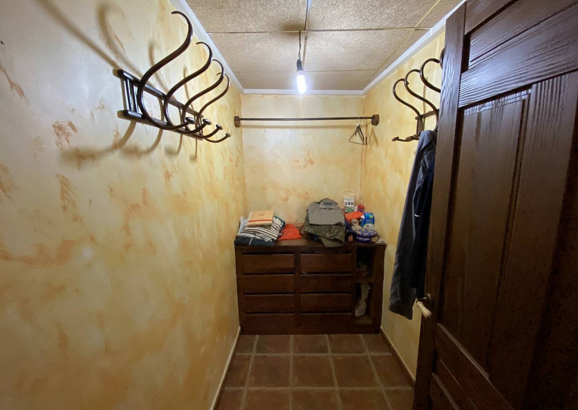 Resale - 5 Bedroom 3 Bathroom Villa in Villena -  - Alicante