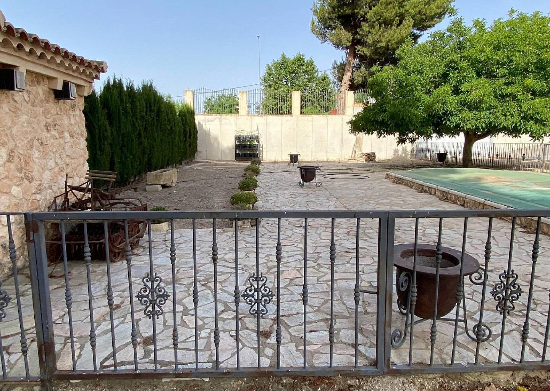 Resale - 5 Bedroom 3 Bathroom Villa in Villena -  - Alicante
