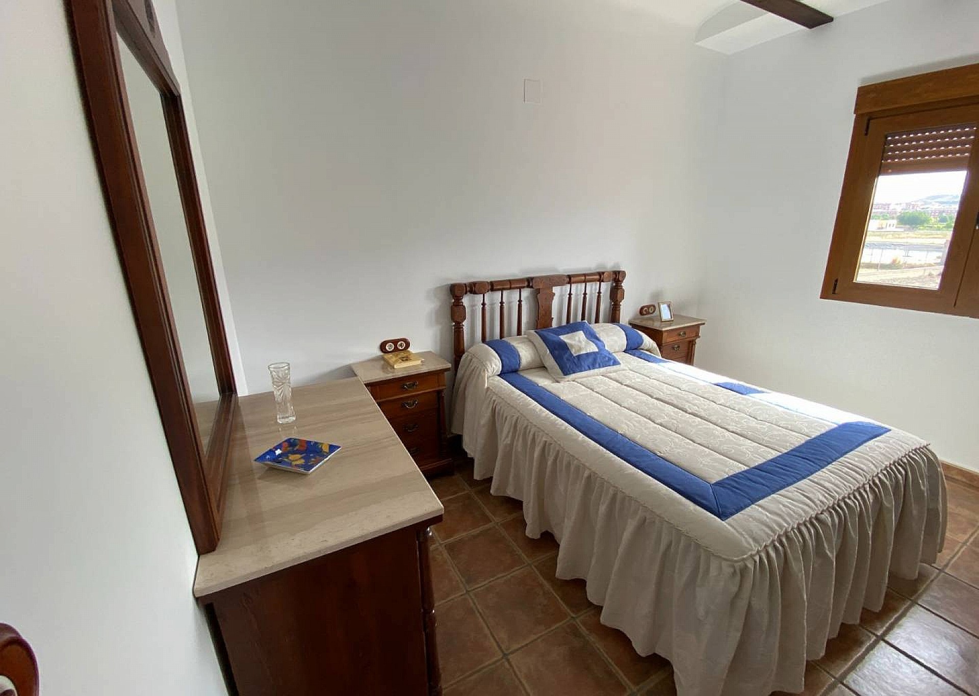 Resale - 5 Bedroom 3 Bathroom Villa in Villena -  - Alicante