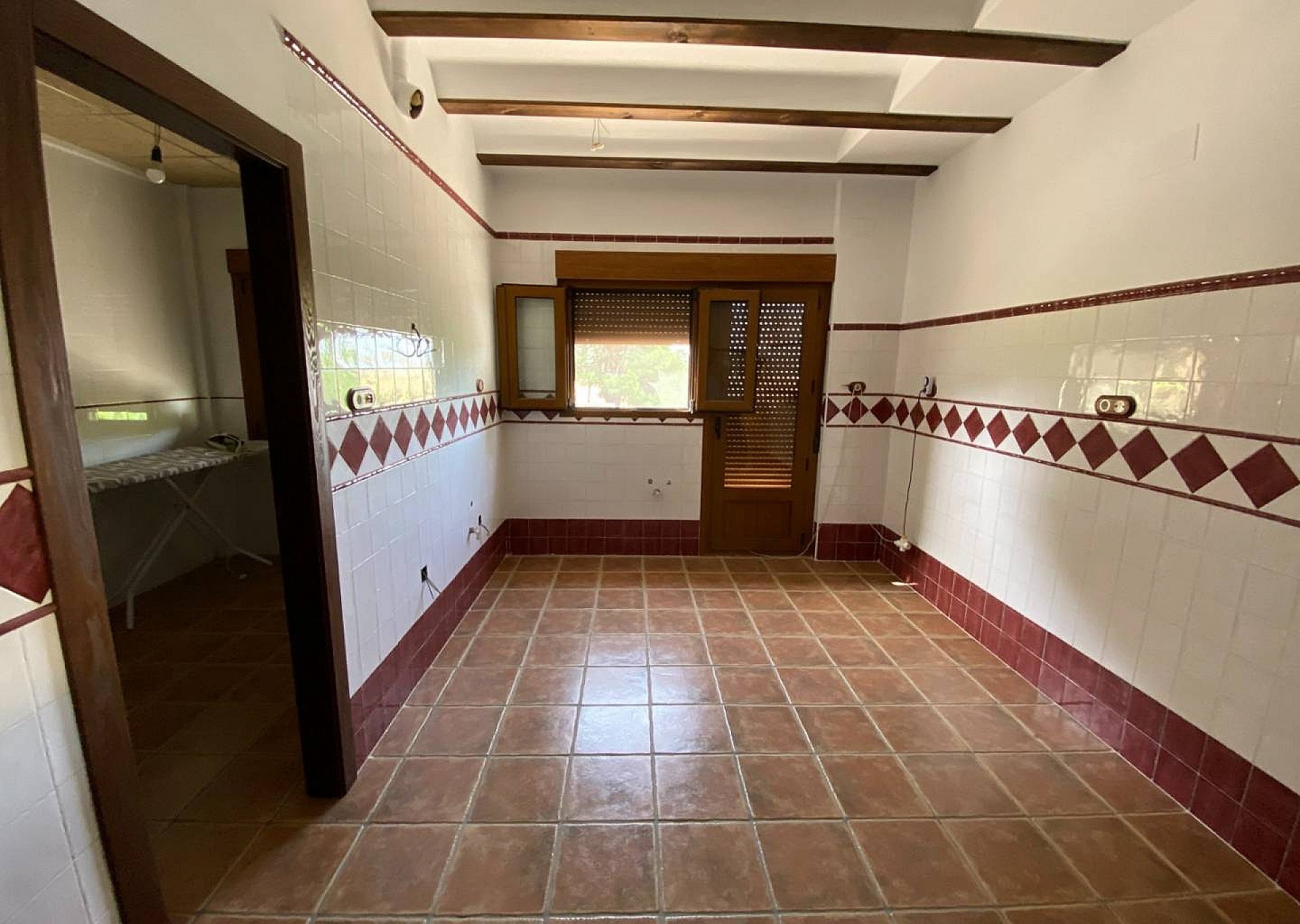 Resale - 5 Bedroom 3 Bathroom Villa in Villena -  - Alicante