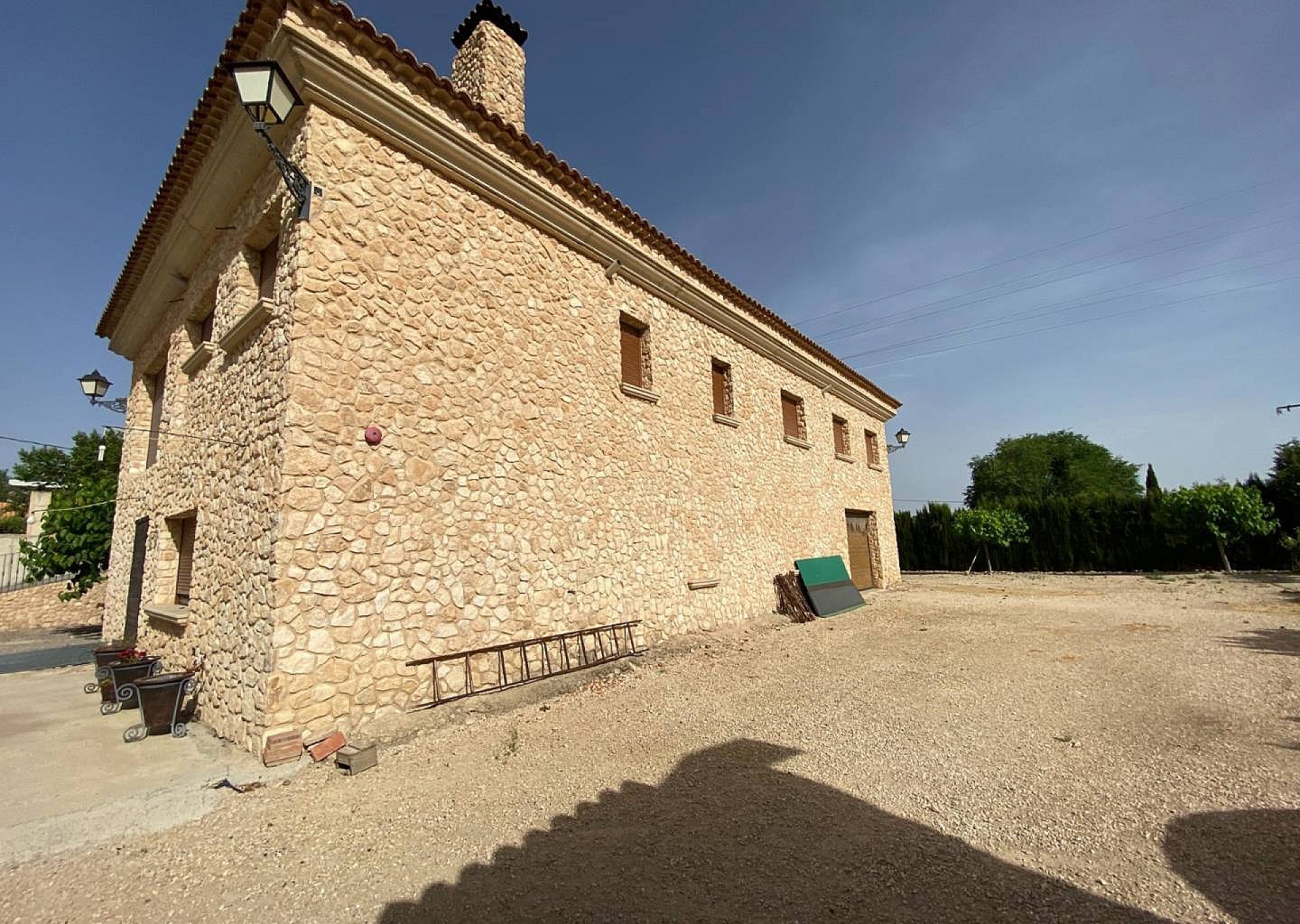 Resale - 5 Bedroom 3 Bathroom Villa in Villena -  - Alicante