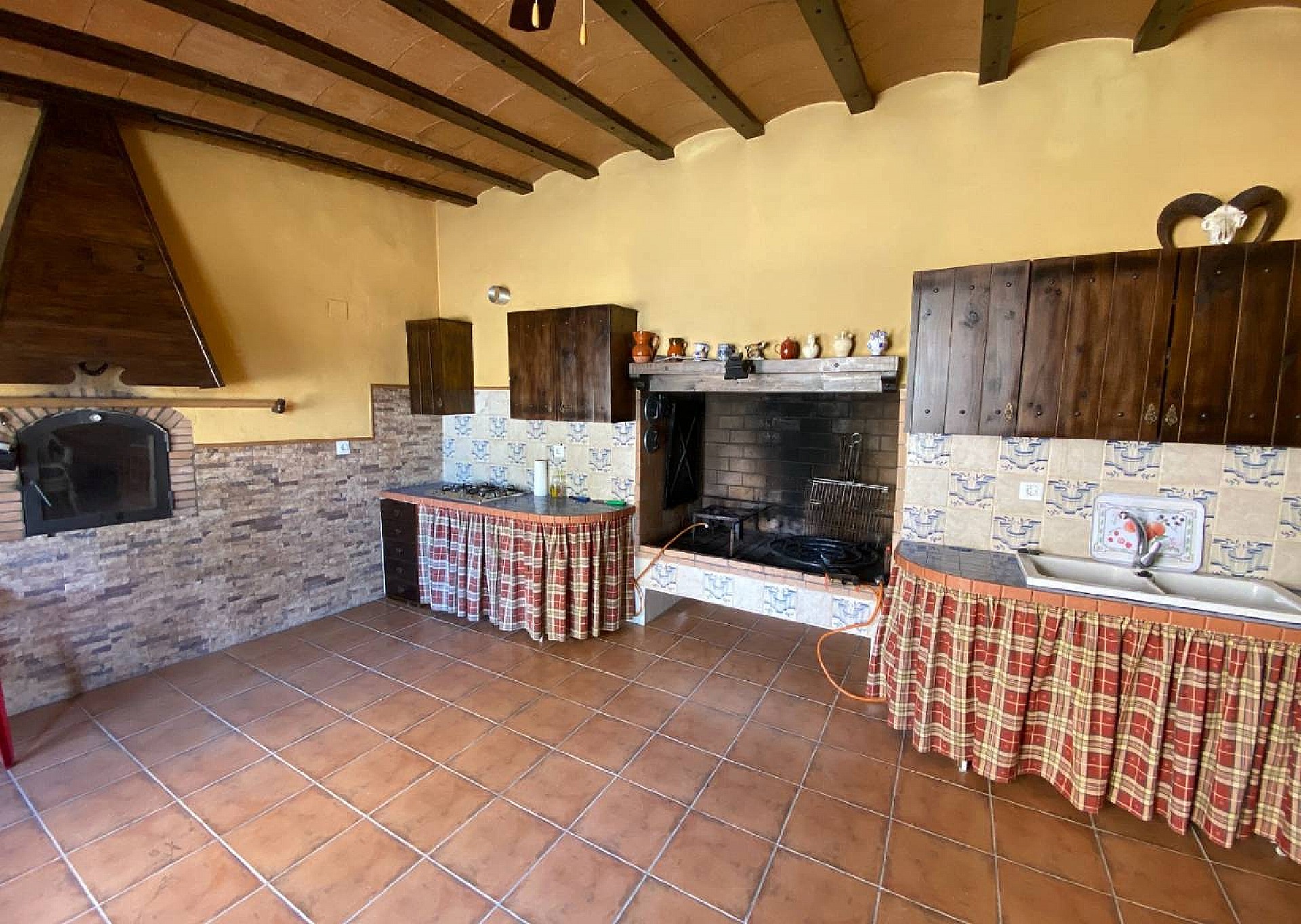 Resale - 5 Bedroom 3 Bathroom Villa in Villena -  - Alicante