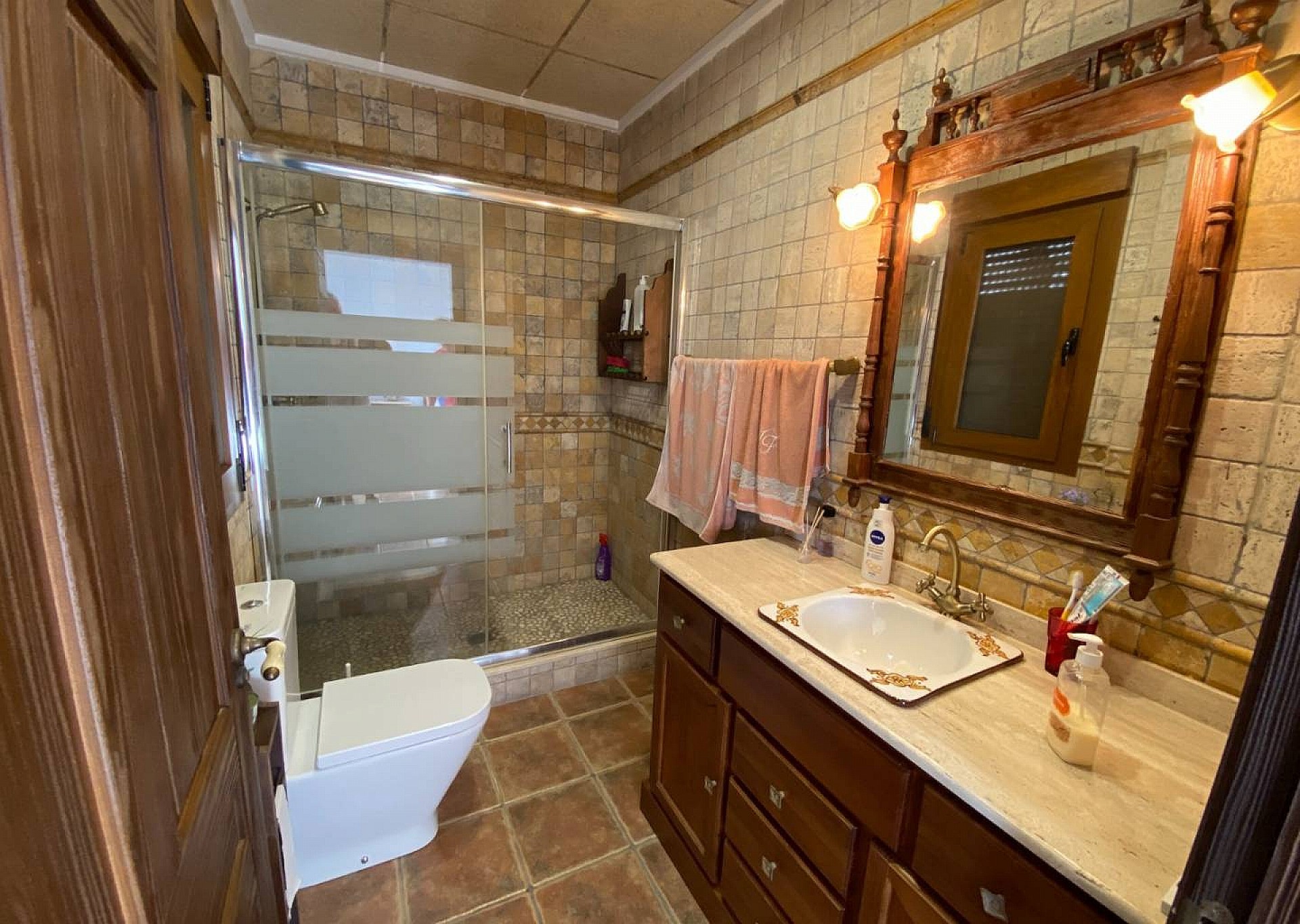 Resale - 5 Bedroom 3 Bathroom Villa in Villena -  - Alicante