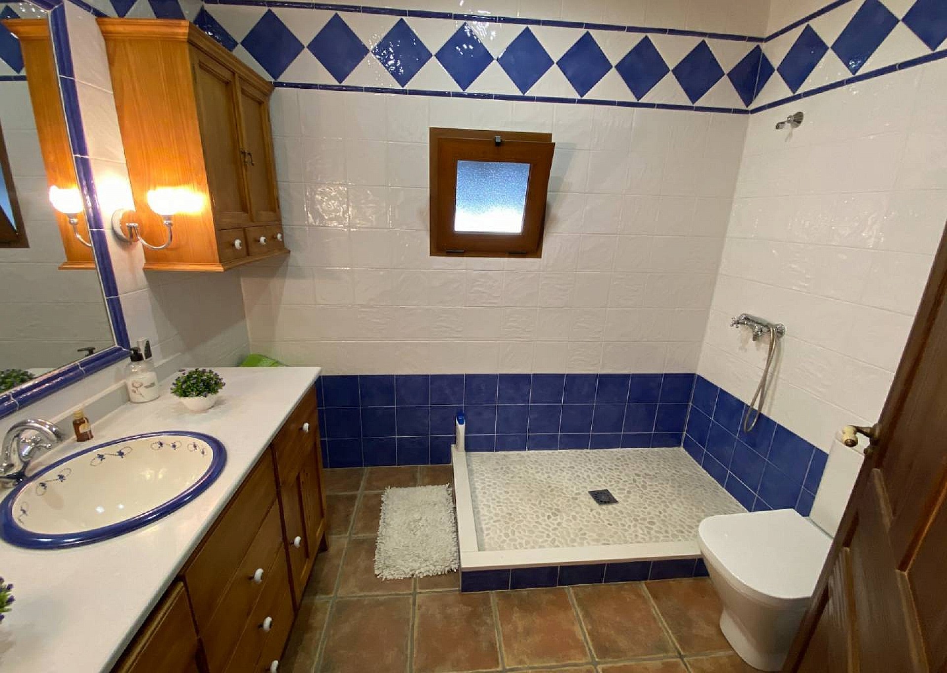 Resale - 5 Bedroom 3 Bathroom Villa in Villena -  - Alicante