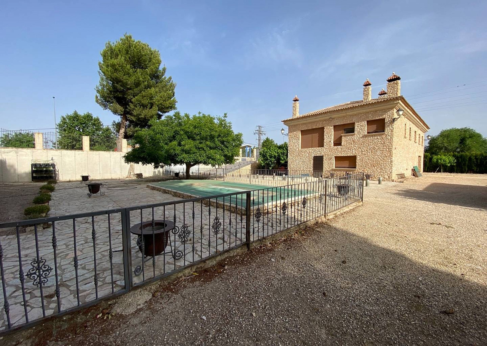 Resale - 5 Bedroom 3 Bathroom Villa in Villena -  - Alicante