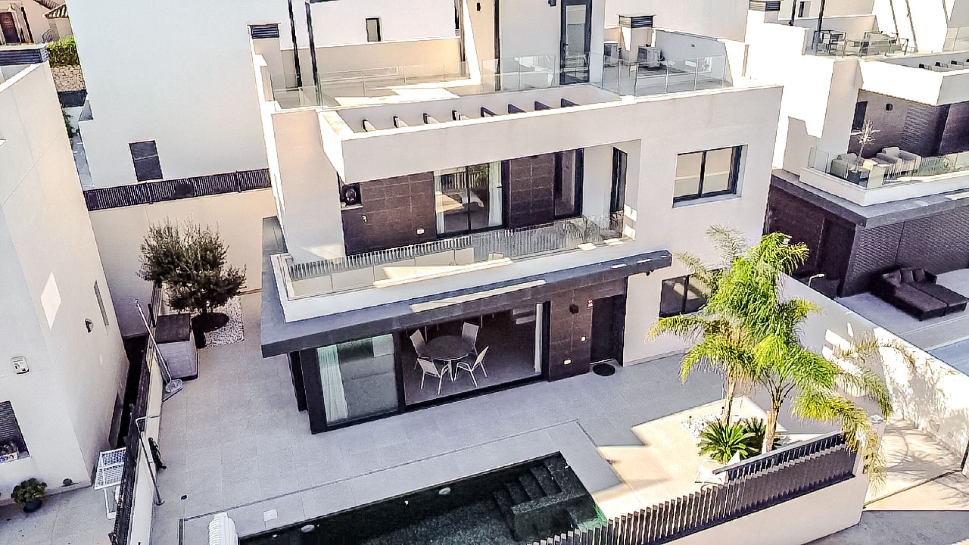 Resale - 5 Bedroom 4 Bathroom Villa in Algorfa -  - Alicante