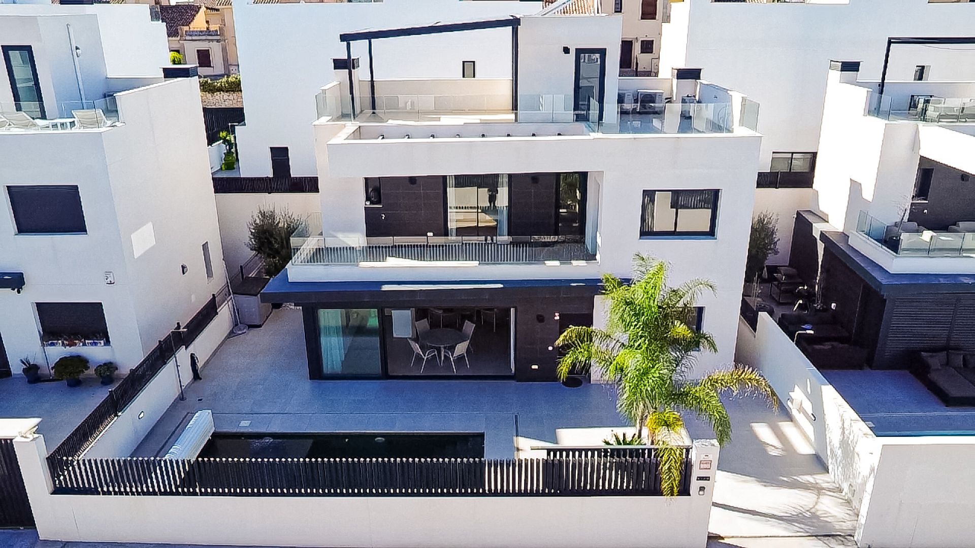 Resale - 5 Bedroom 4 Bathroom Villa in Algorfa -  - Alicante
