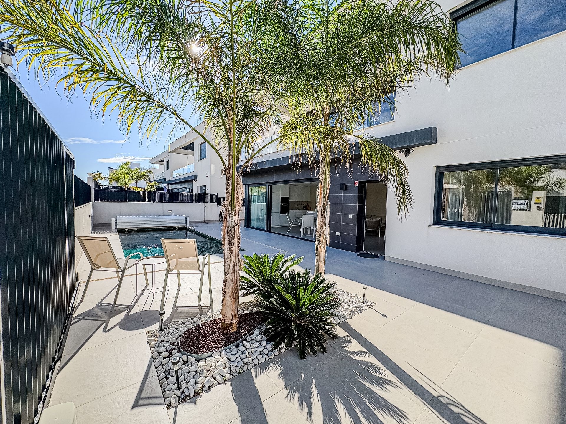 Resale - 5 Bedroom 4 Bathroom Villa in Algorfa -  - Alicante