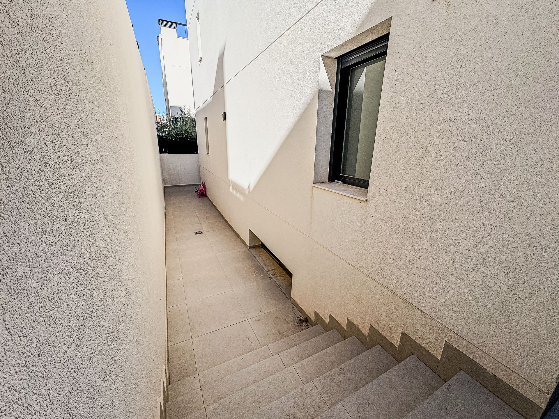 Resale - 5 Bedroom 4 Bathroom Villa in Algorfa -  - Alicante